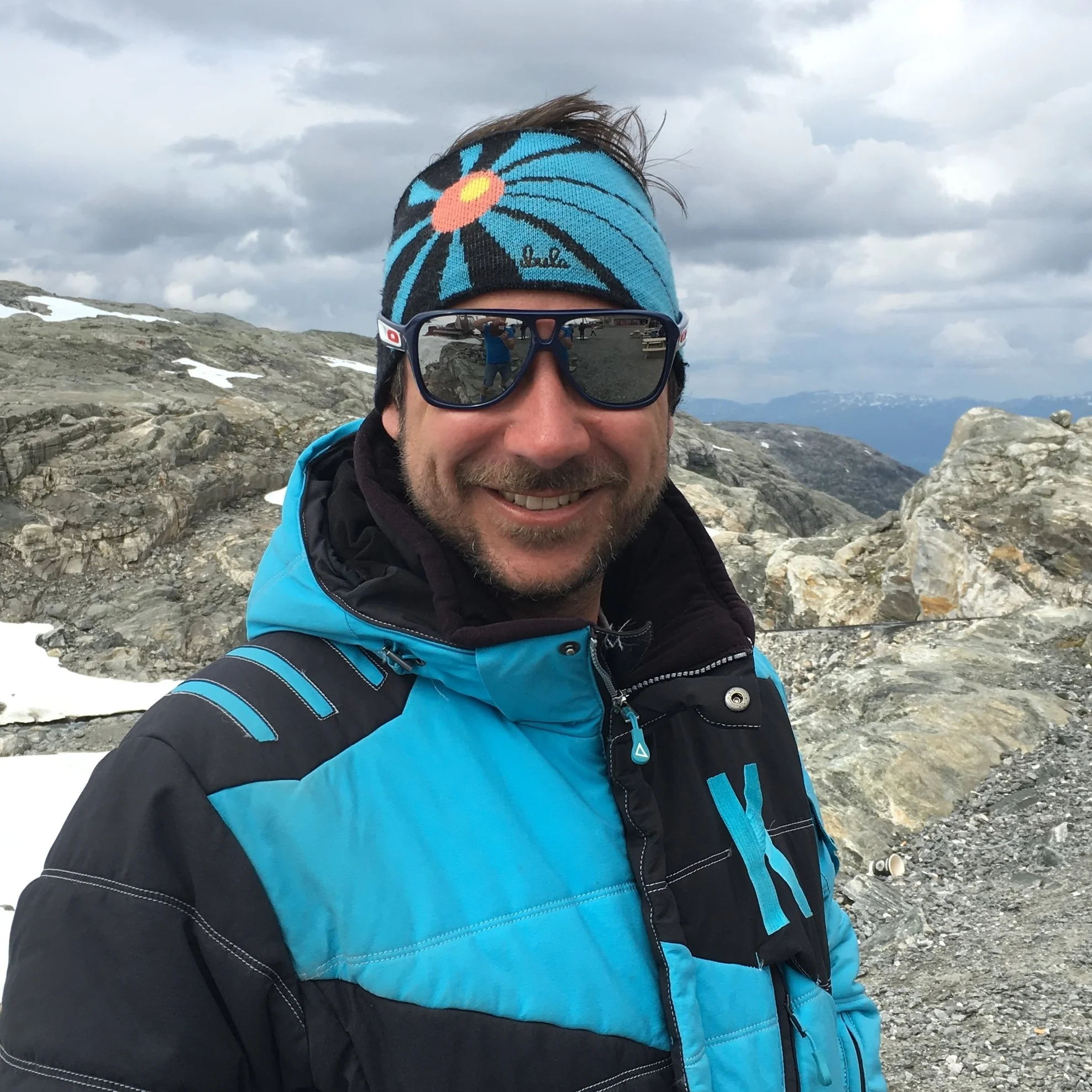 MIKE BARKER - Manager