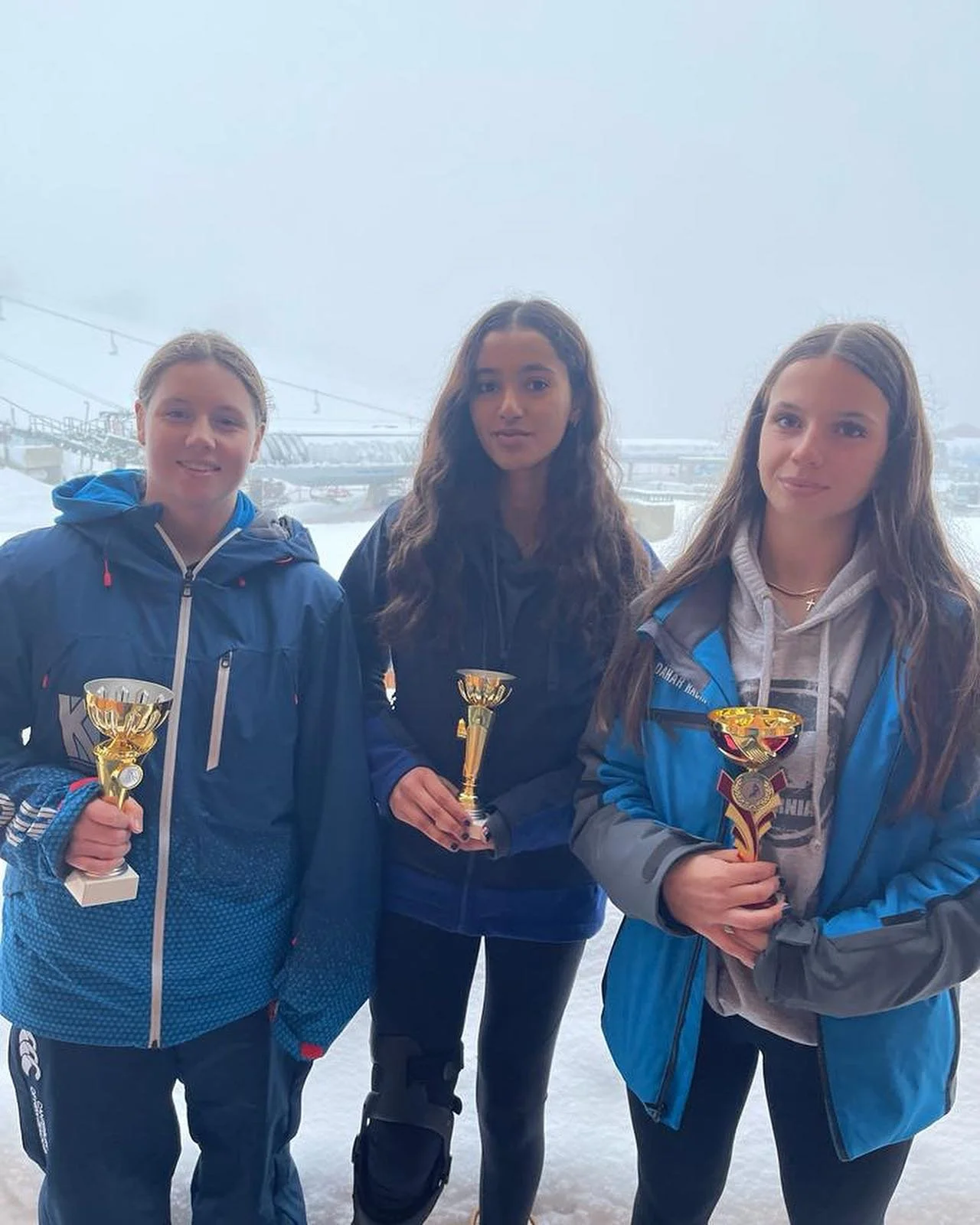 Almost at the end of some tough but fun races at the Anglo Scottish races in @lescrosetsmadeeasy 🇨🇭 

Good start to the season with podiums from the ladies and young Seb enjoying his first ever races! 

@kandaharskiclub #skiracing #kandahar #anglos
