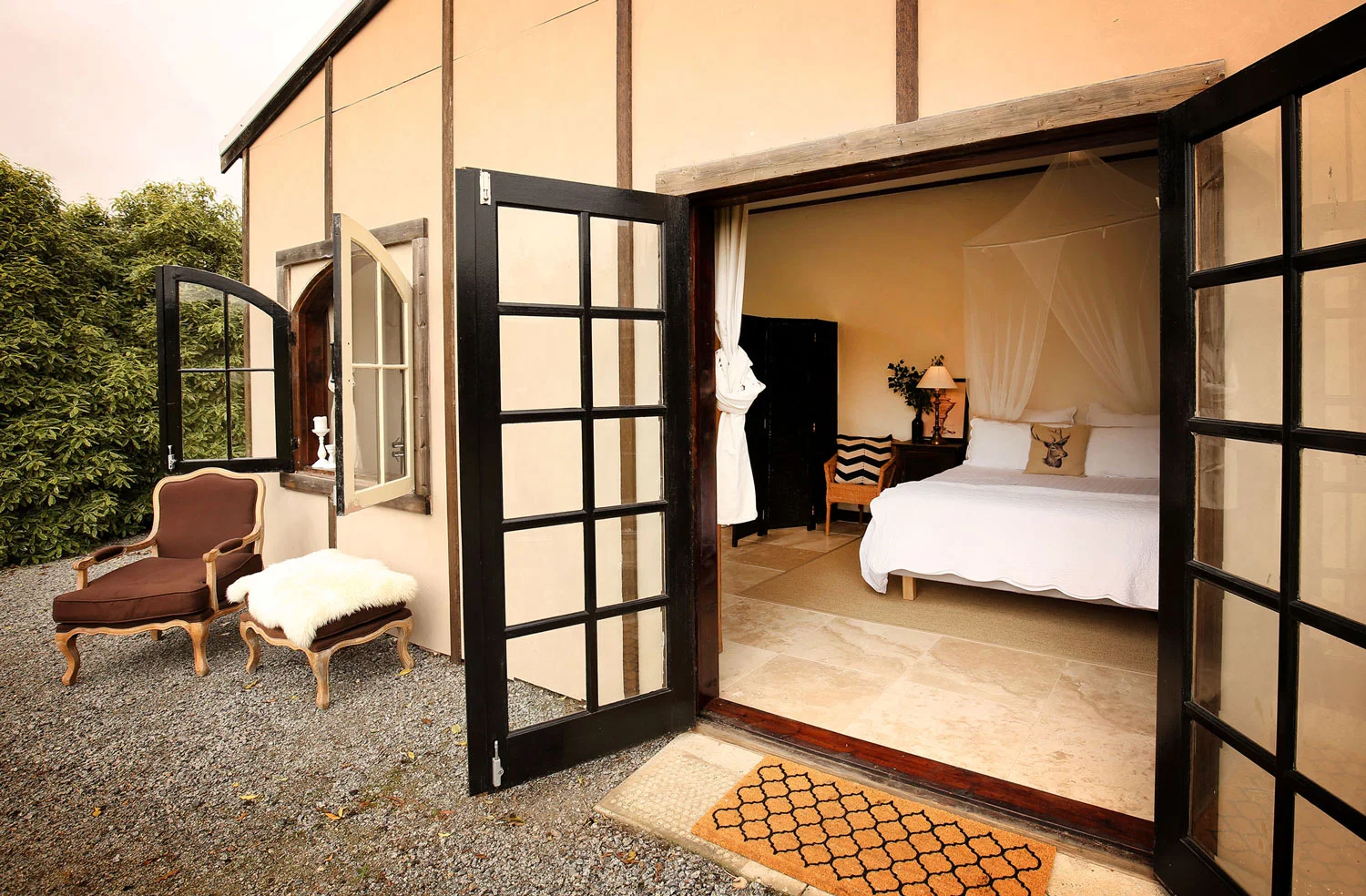 RED-MOON-STUDIOS-BEDROOM-THE-SULTAN-SUITE.jpg