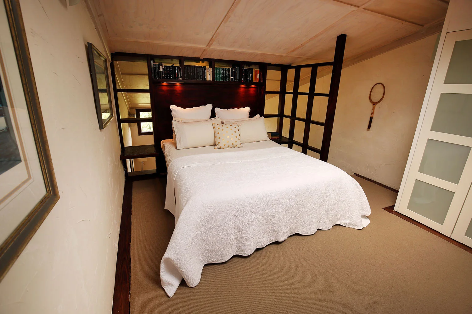 RED-MOON-STUDIOS-BEDROOM-THE-MEZZANINE.jpg