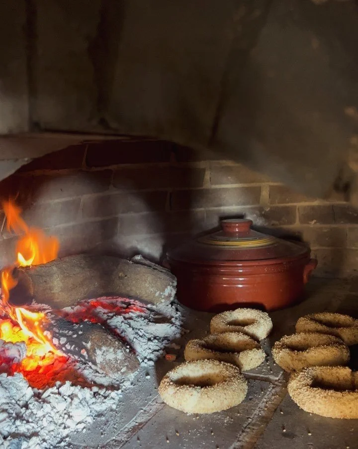 Cosy town vibes for the final retreat this week @melisses.andros&hellip; mulled wine, slow lamb &amp; sweet potatoes to close out our final official dinner for the season. The perfect finish, &sigma;&alpha;&sigmaf; &epsilon;&upsilon;&chi;&alpha;&rho;