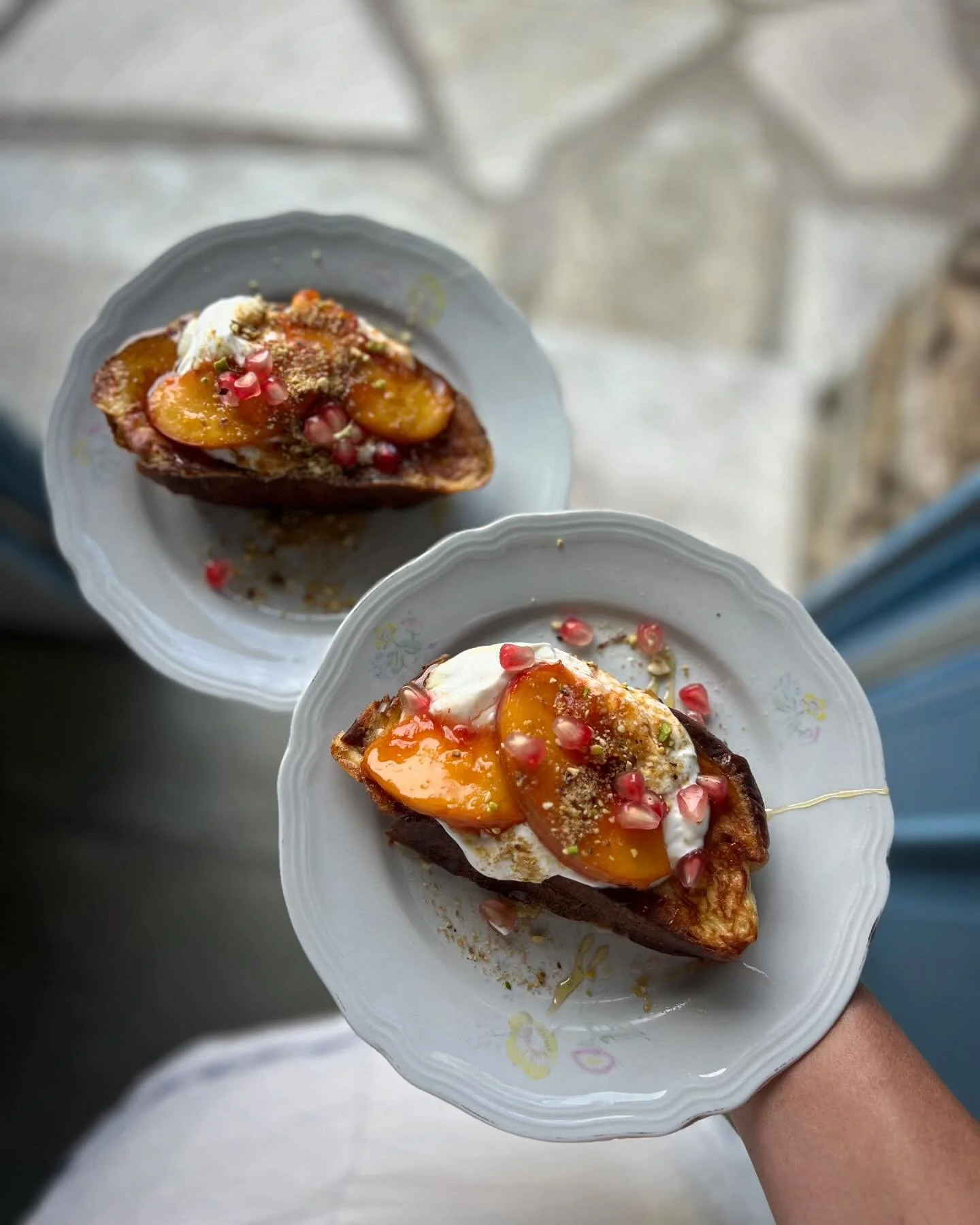Some of my favorite breakfast sweeties served throughout the season @melisses.andros this year🍰 French toasted tsoureki, plum crostata, banana bread, fruit filled olive oil maritozzi, THE olive oil cake in many iterations- fig leaf, basil, lemon or 