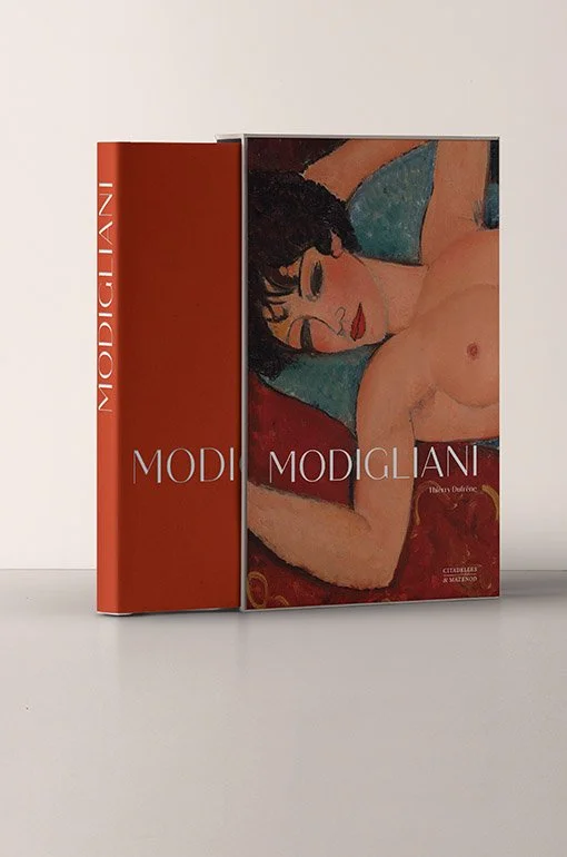 Modi Livre debout.jpg