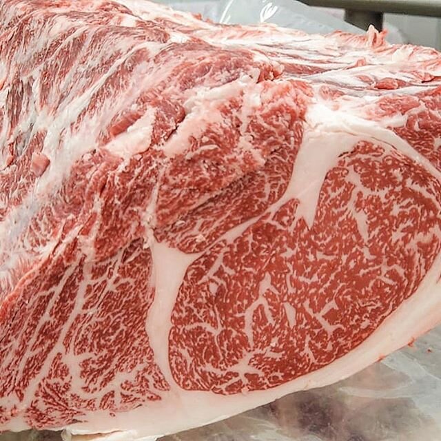 Umami Olive Fed on the cutting floor in Texas #olivefedwagyu #olivefeed#umami#umamiolivefed#wagyu#beef#meat#foodpics#foodporn#wagyu#foodie#chef#cheflife