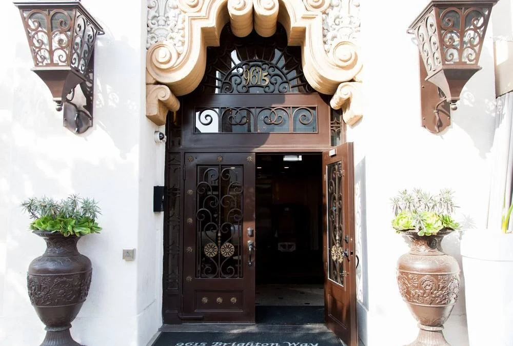 The beautiful building entrance (photo credit: Mia Belle)
