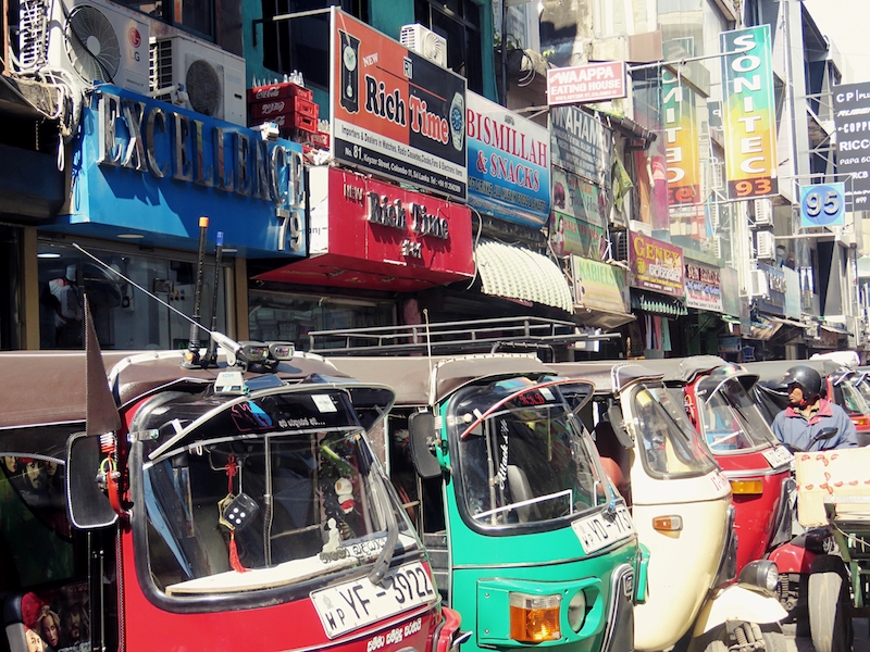 Colombo-tuk-tuks.jpg