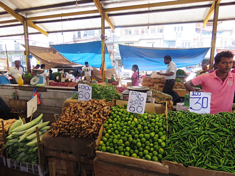 Produce-stalls-in-Pettah-Colombo.jpg