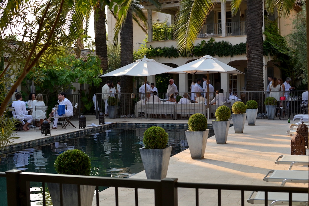 A poolside wedding reception (photo supplied by Pastis Hotel)