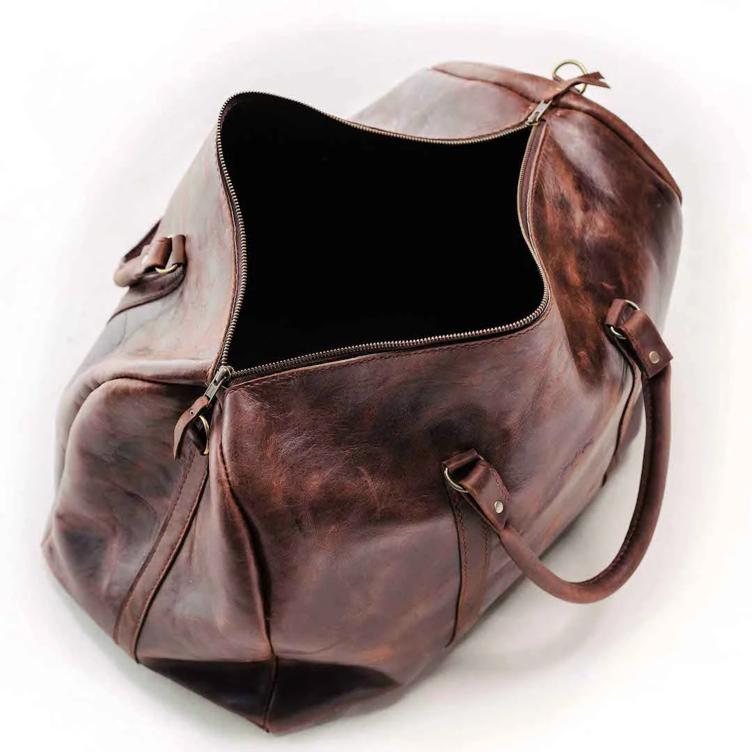 Great Traveller Bag If you adore the way leather develops a gorgeous patina over time, let us introduce you to Alex & Thatch. Every single bag, clutch, and case is hand stitched in South Africa and made from the highest quality leather. You can customise your pieces by choosing the colour of leather and lining, and they all have a wonderful earthy feel to them. The beauty is in the way they wear. Visit Alex & Thatch
