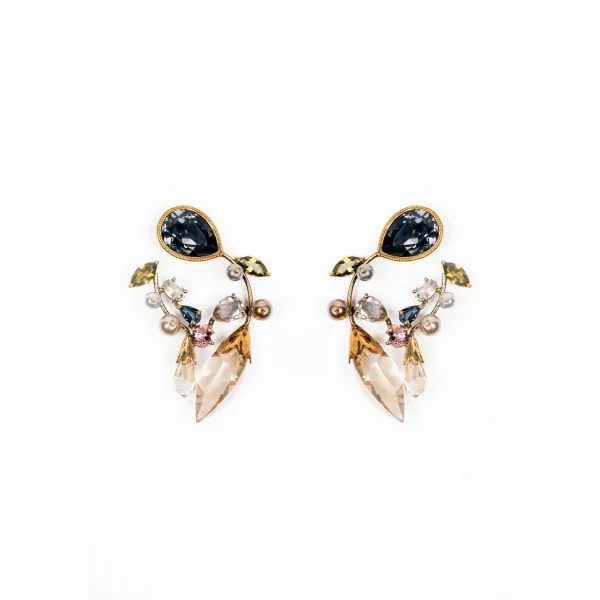 Eden: 925 Sterling silver with yellow gold plating and embellished with Swarovski crystals One of our recent discoveries, Vinita Michael is another jewellery line we’ve been drooling over. Those who followed our #CashmereChristmas extravaganza will remember Pra wearing a pair of Vinita Michael’s Eden earrings to the Teens Unite Fighting Cancer Winter Gala. Visit Vinita Michael