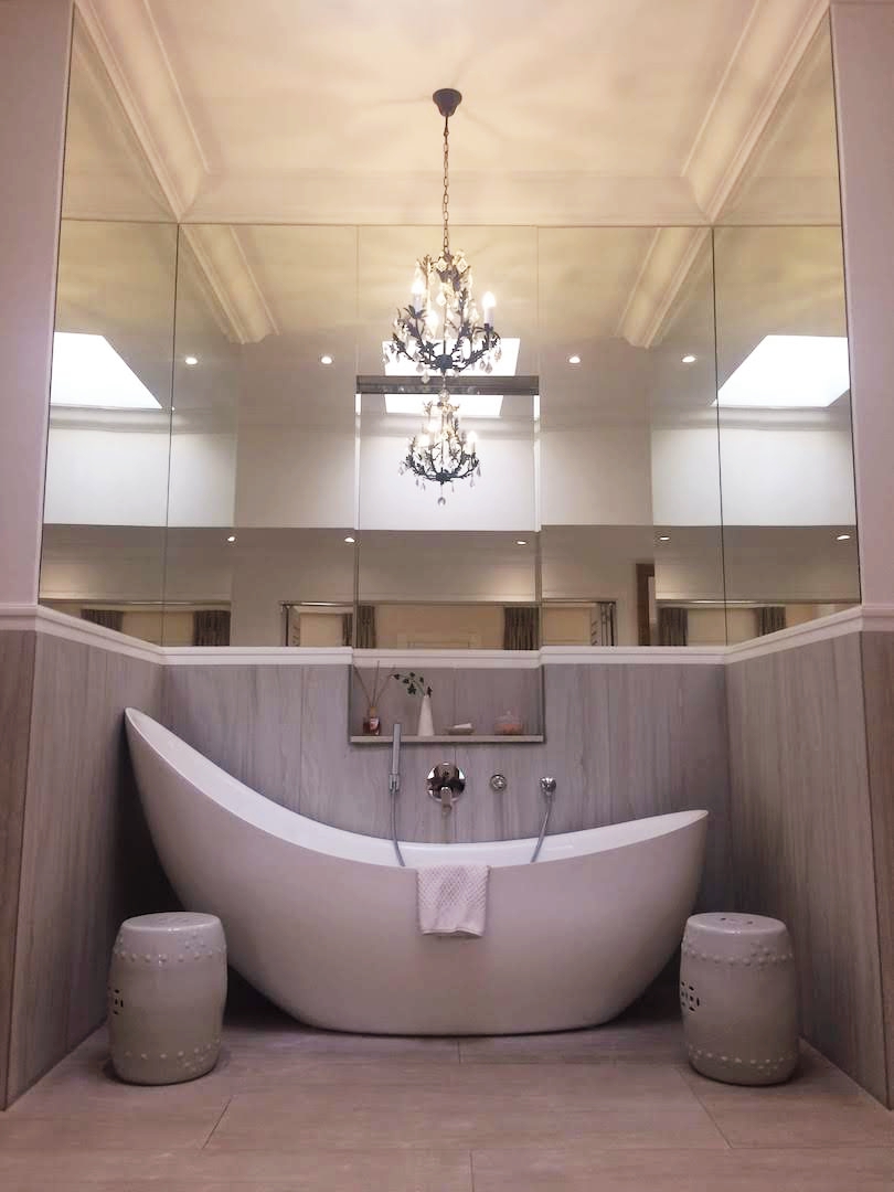  The stunning bathtub in my suite 