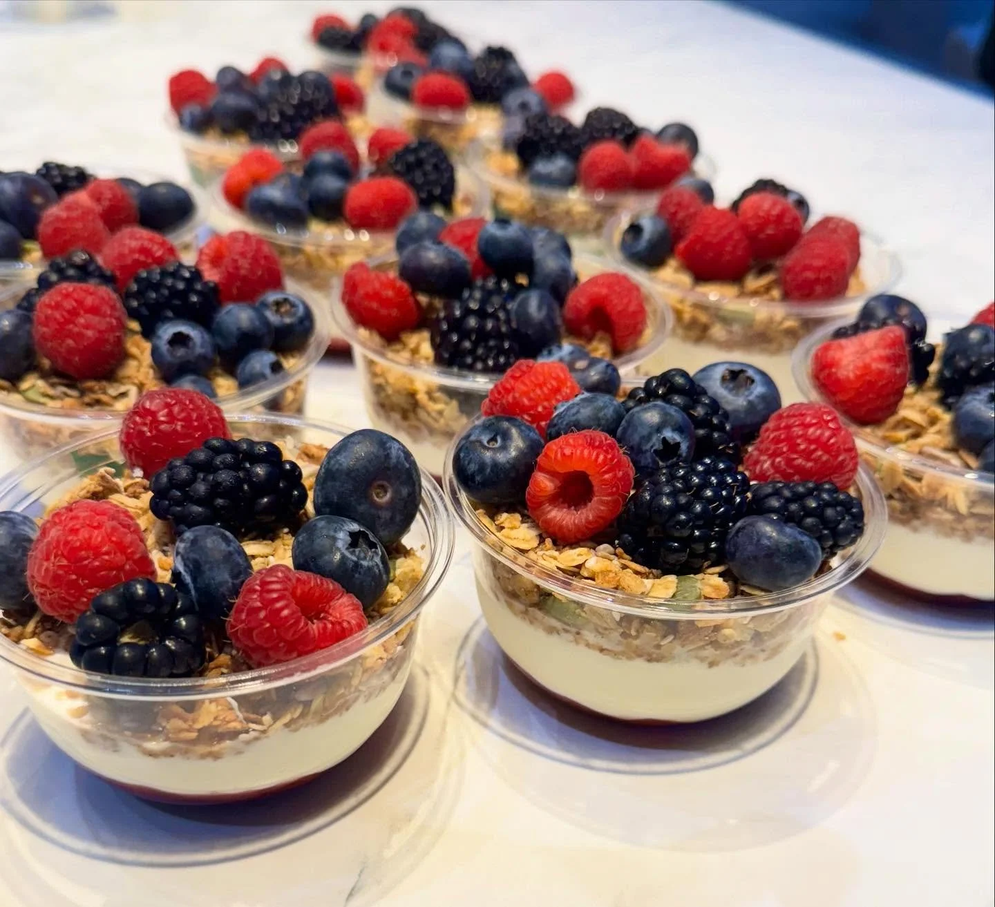 House maple granola, bio Greek yoghurt, compote, berries 🫐🌿