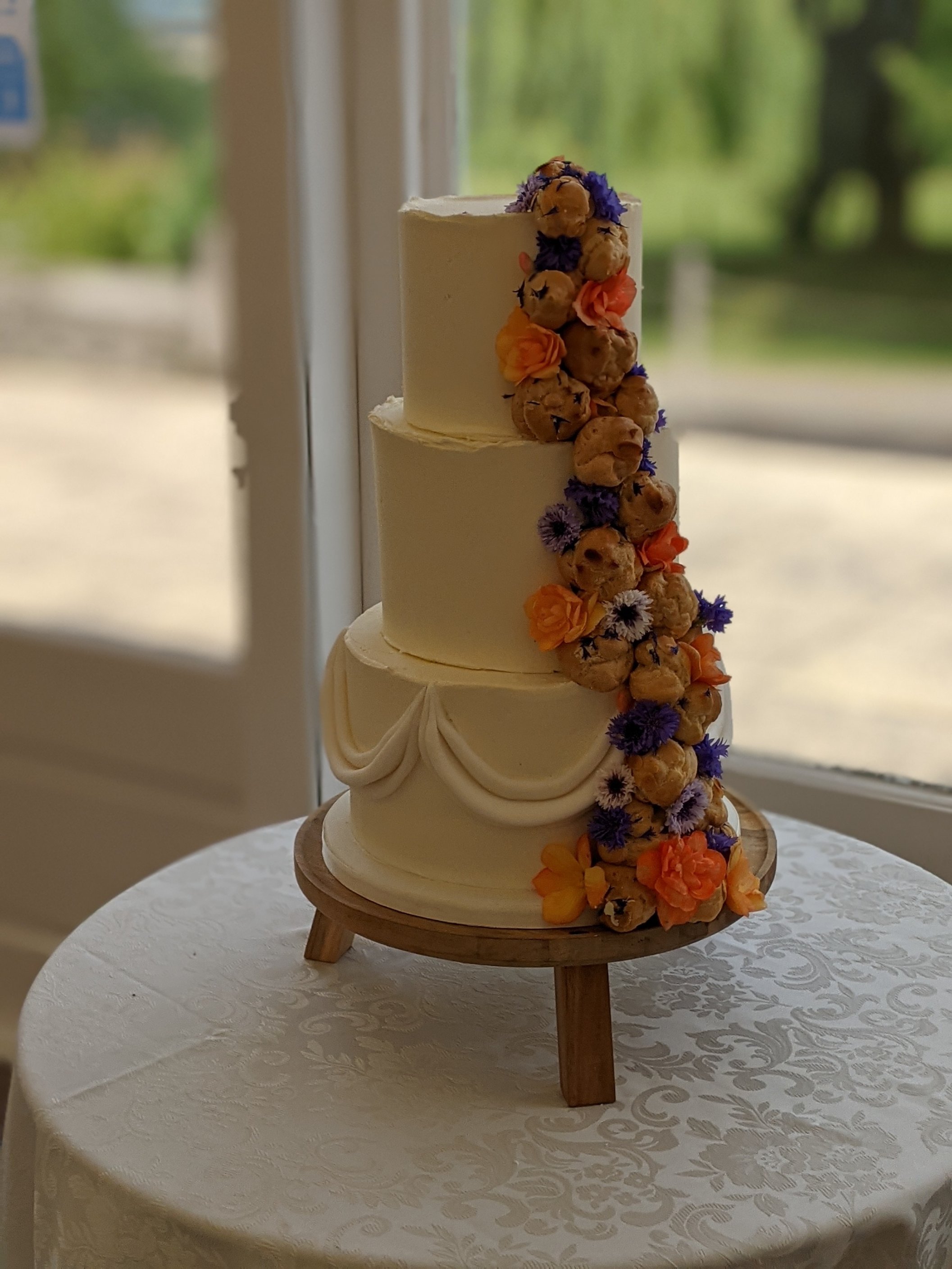Jubilee Wedding Cake | fuschiadesigns