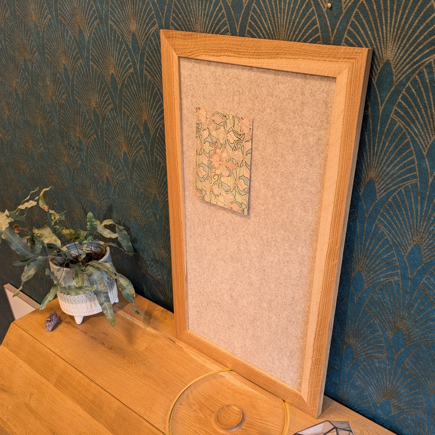 Wollfilz Pinnwand in der Farbe Natur. Eichenrahmen mit hellem Splintholz.

https://zumhoffdesignunikat.etsy.com

#pinboard #pinnwand #oak #wollfilz #tweed #memoboard #custommade #etsy