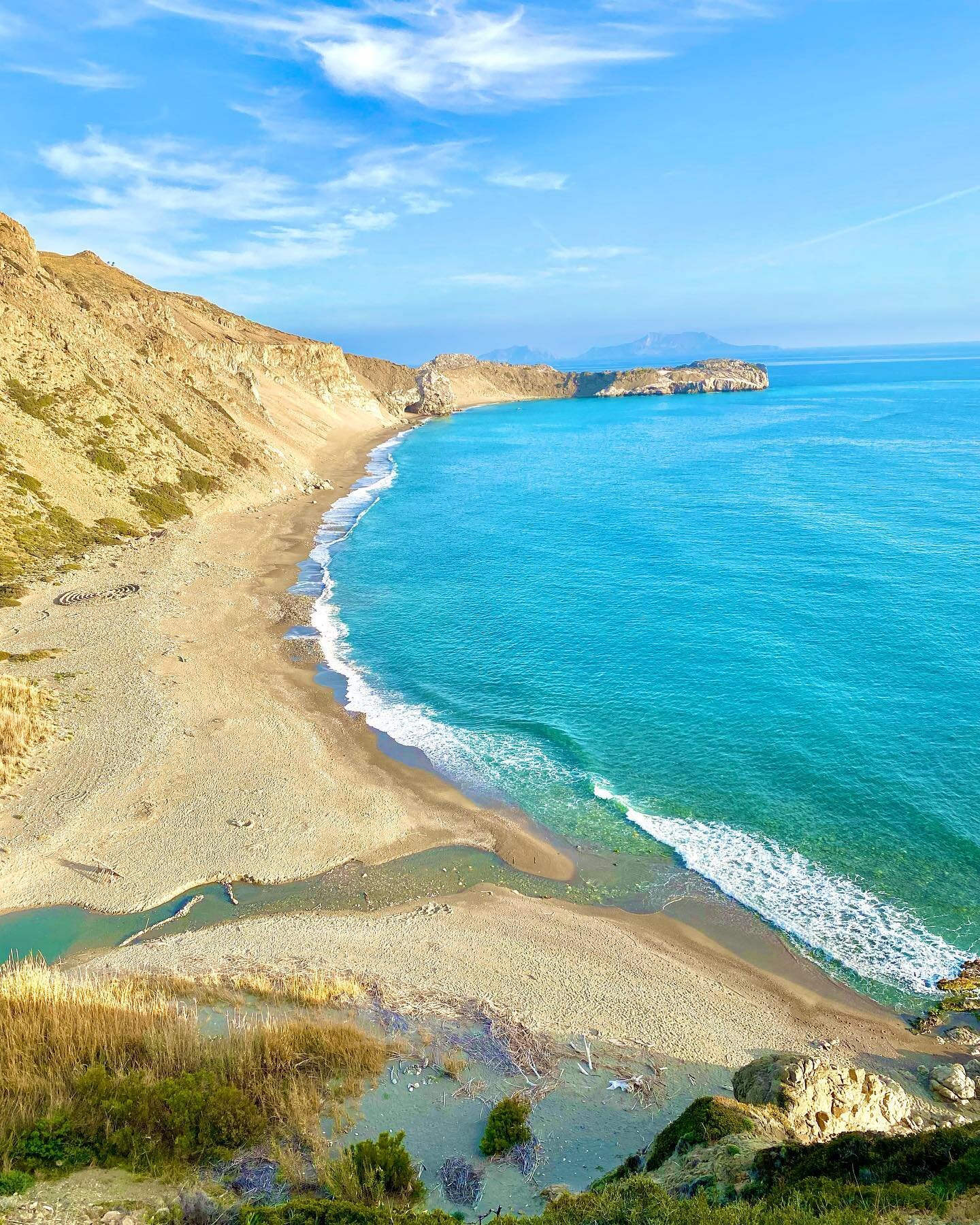 Labyrinth Beach#villathalassatrio#crete#triopetra#greece#islandlife#beach#coastline#oceanfront#naturephotography#holidayhome#vacation#bythesea#blue#turquoisewater#waves#dolphins#sandybeach#sectretescape#april#beachwalk#deepsea#labyrinth#happiness