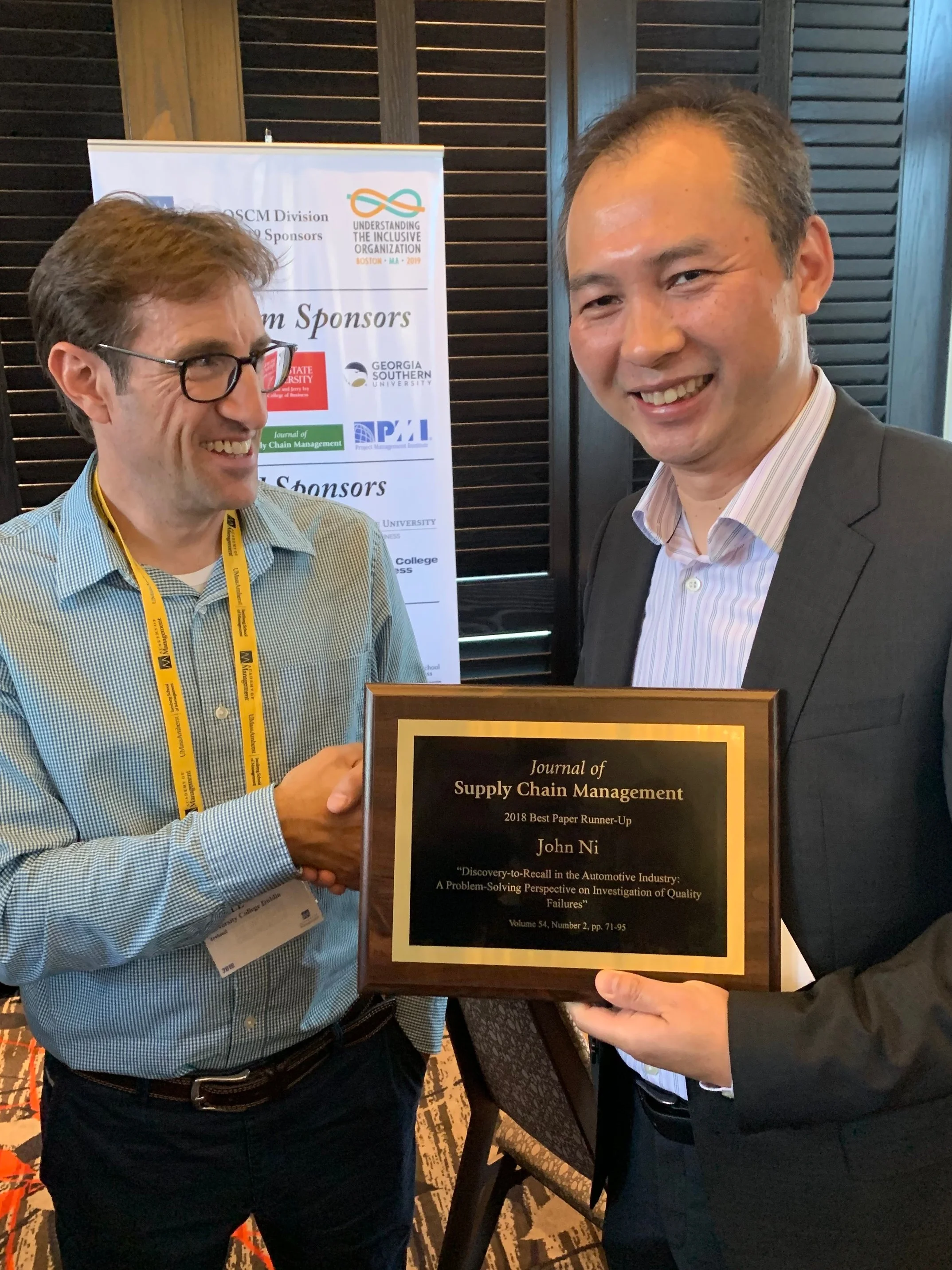 John Ni accepting his honourable mention award for his paper