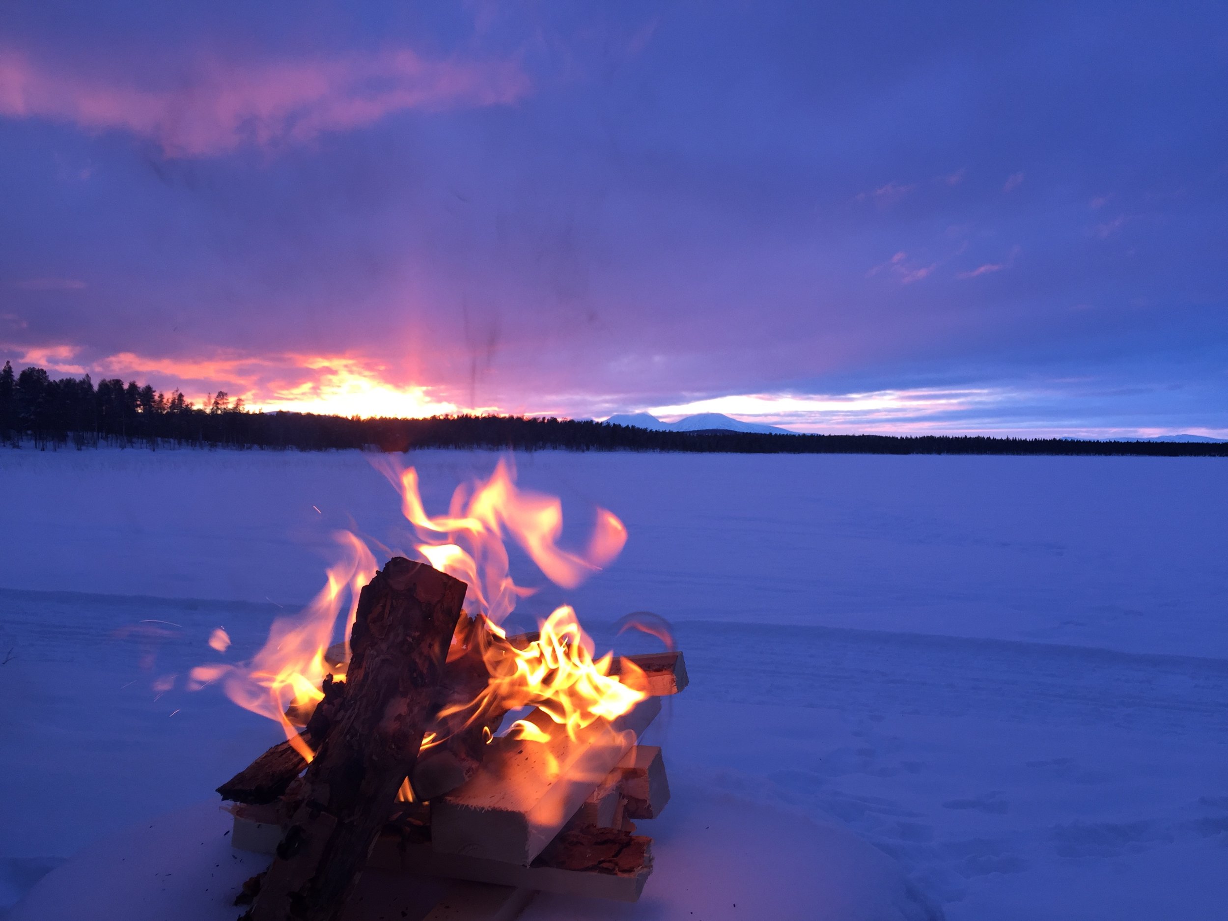 vinterbål i solnedgang.JPG