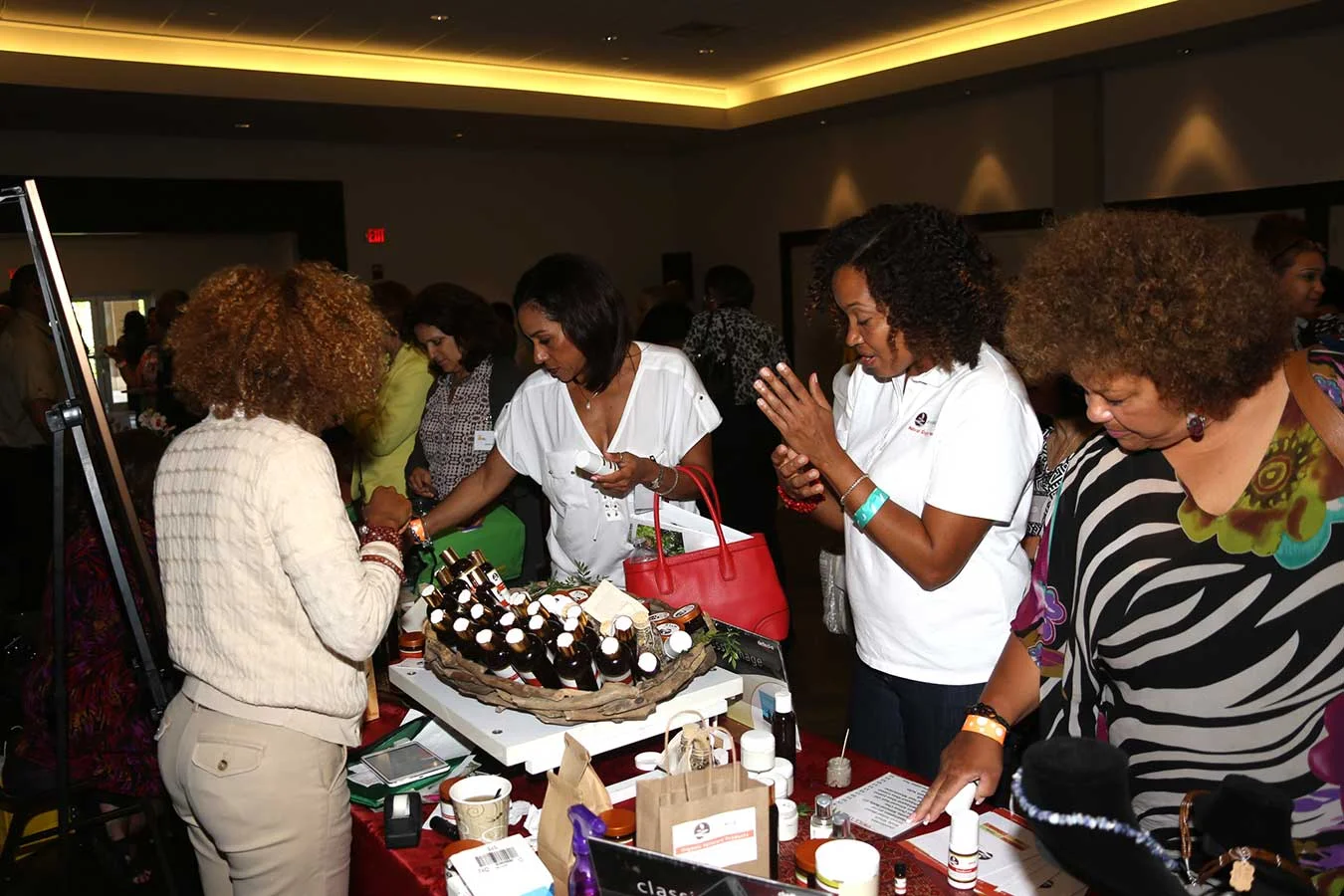 jwof-2015-womens-empowerment-conference-river-nyle-shoppers.jpg