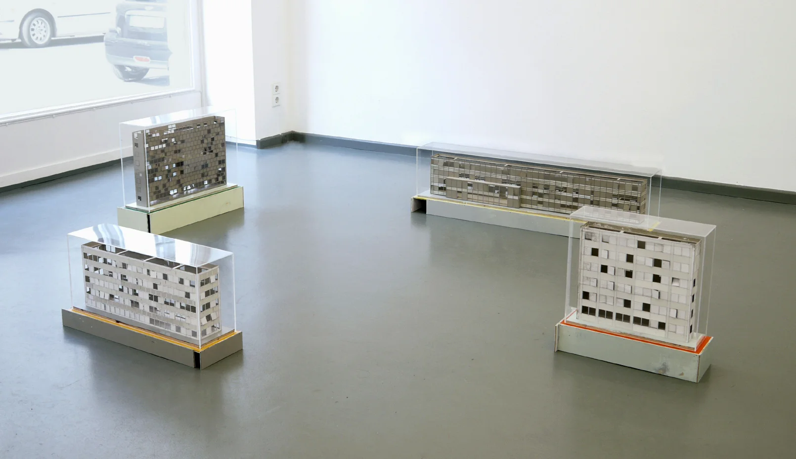 Ausstellungsansicht: Hausaufgabe, Block 1-4, 2011, Rasche Ripken, Berlin