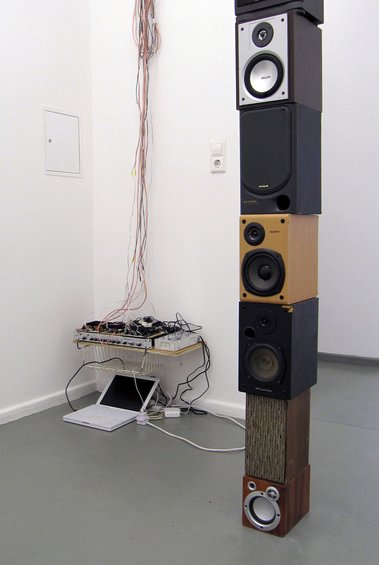  Stacked, 2014, sound, loudspeaker, amplifier, 285 x 25 x 24 cm, Rasche Ripken, Berlin 