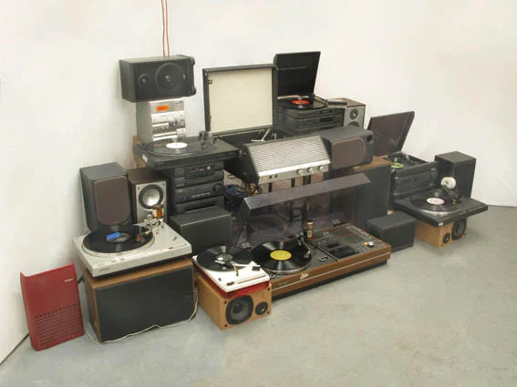 Bit symphony, 2011, manipulated turntables, amplifier, loudspeaker, size variable
