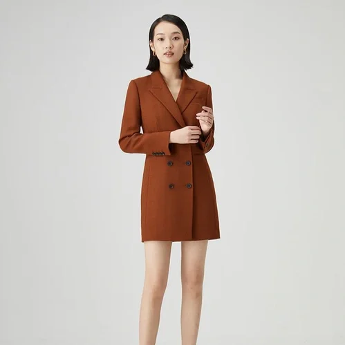 Terracotta bruine blazerjurk op maat double breasted met enkellaarzen - handgemaakte blazer dress Amsterdam