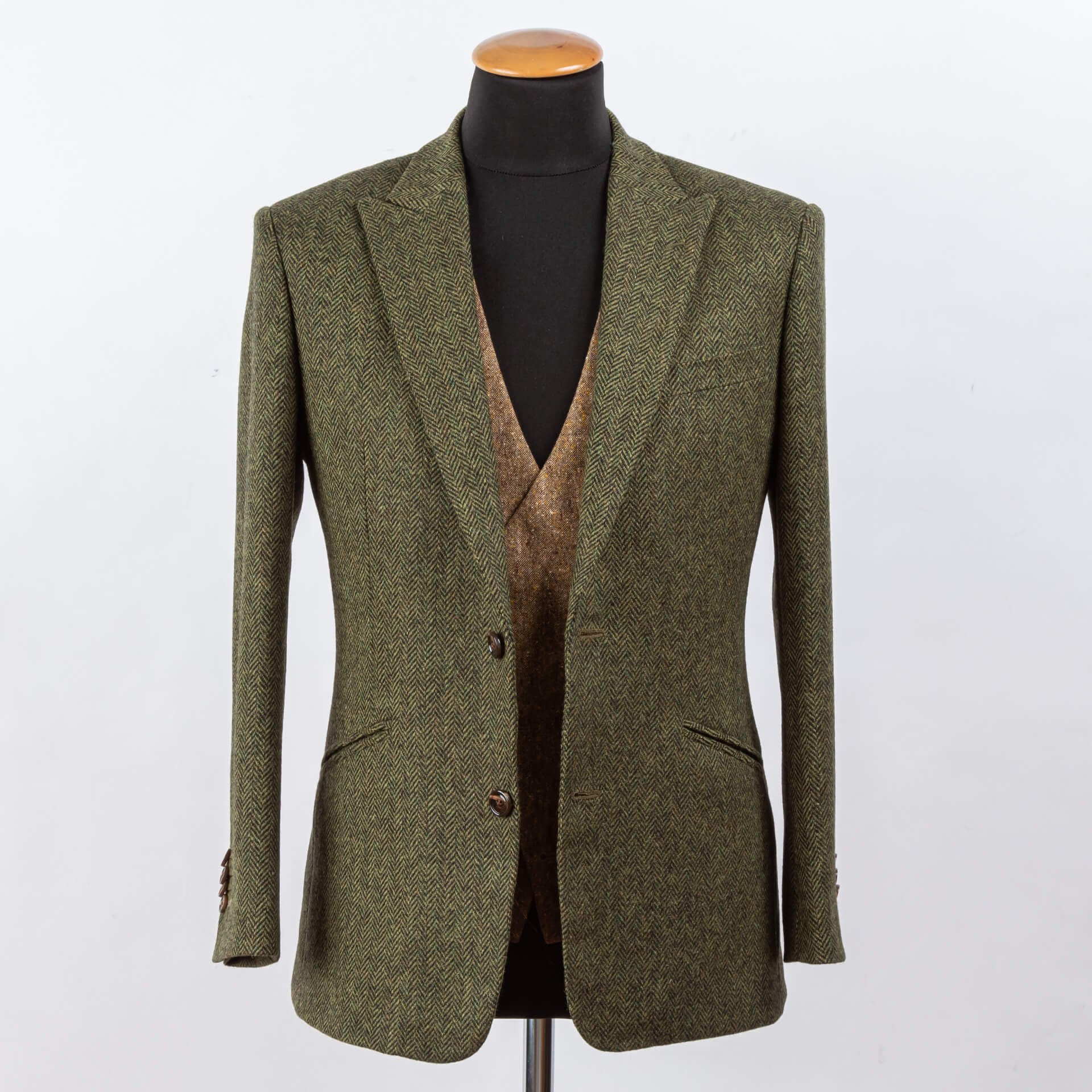 Microbe Generator Naschrift Olijf Groen Pak Tweed — De Oost Bespoke Tailoring : Bewust Gekleed