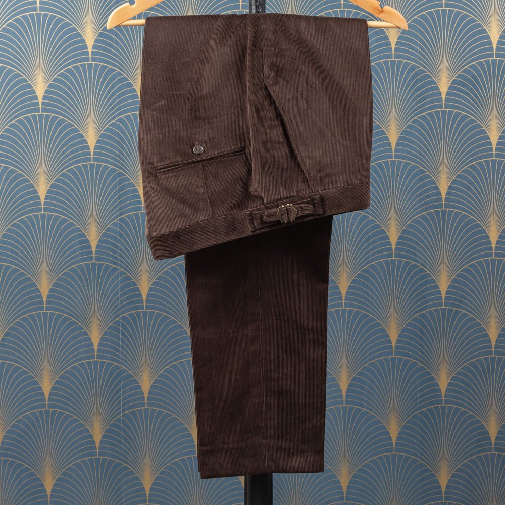 Maatpak Corduroy, een verdiepende blik in een pak gemaakt voor stijlvol comfort (3).jpg