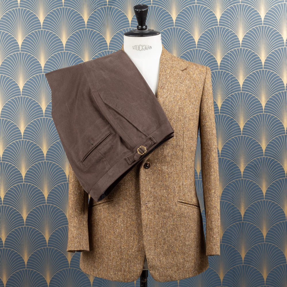 Chocolade kleurige Twill broek gecombineerd met Colbert Donegal Tweed