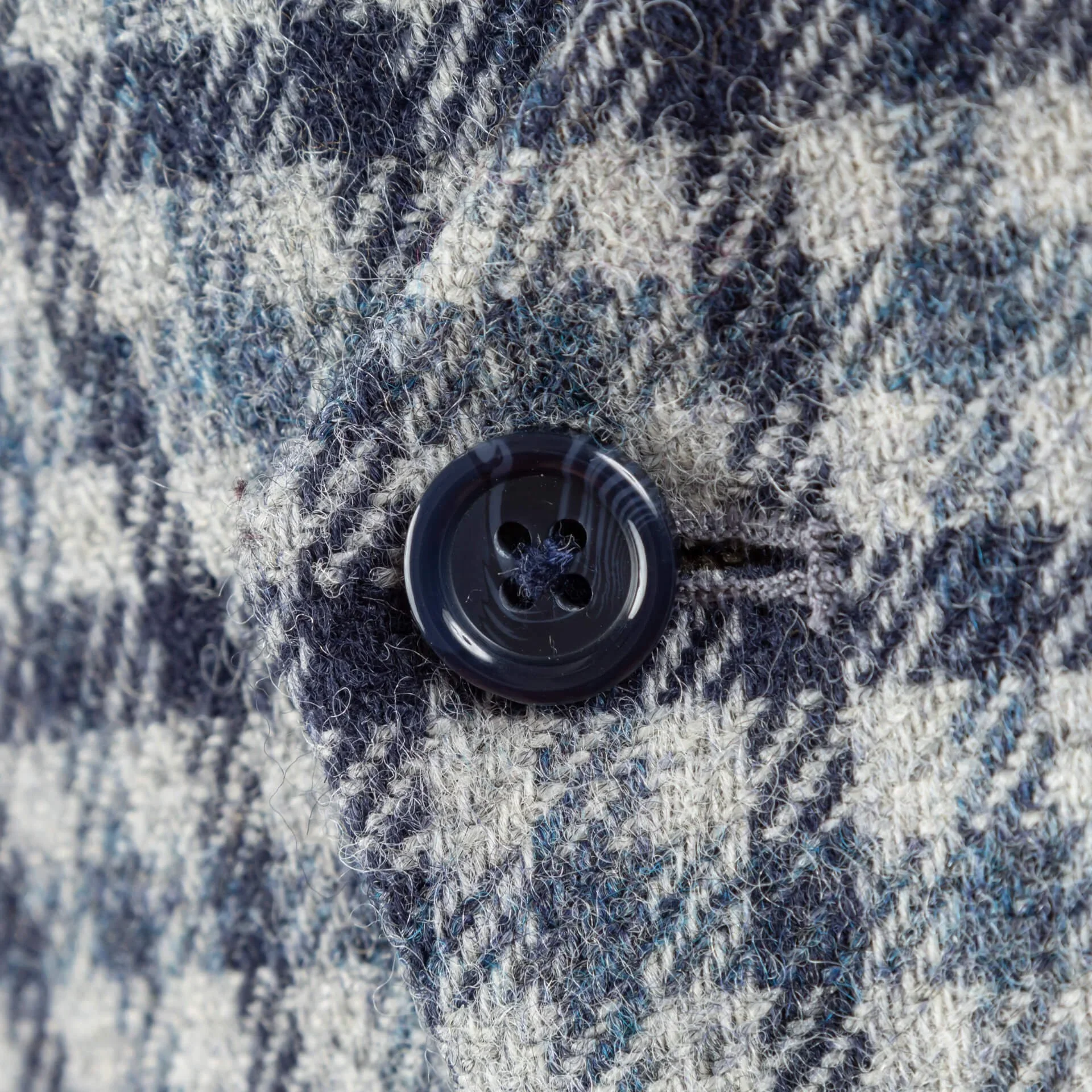 Closeup gunclub check ruitpatroon tweed stof navy grijs blauw, Fox Tweed TD53 grote tonale check weefsel