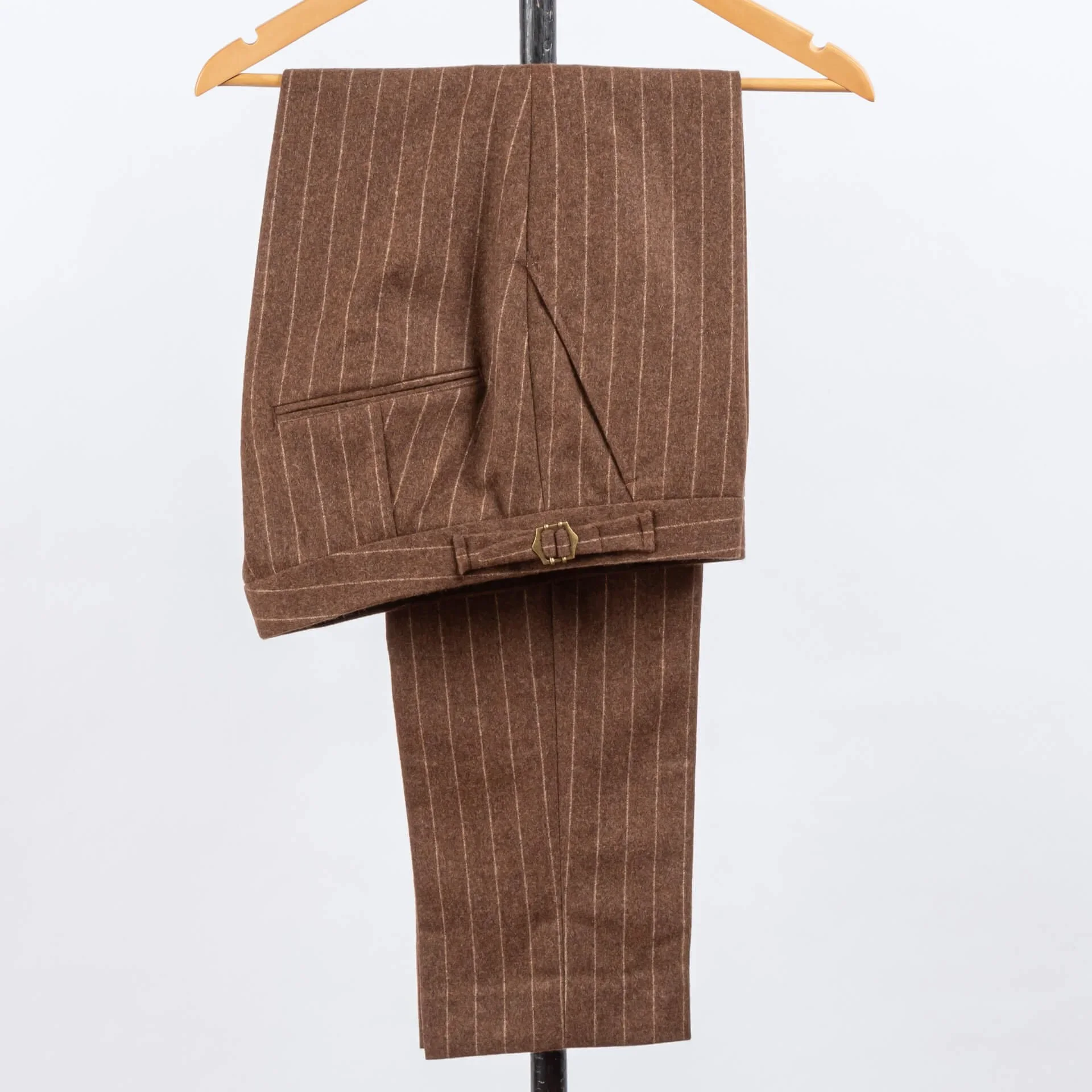 Fox Brothers caramel chalk stripe flannel pantalon gevouwen met buckle zijtrekker detail bespoke