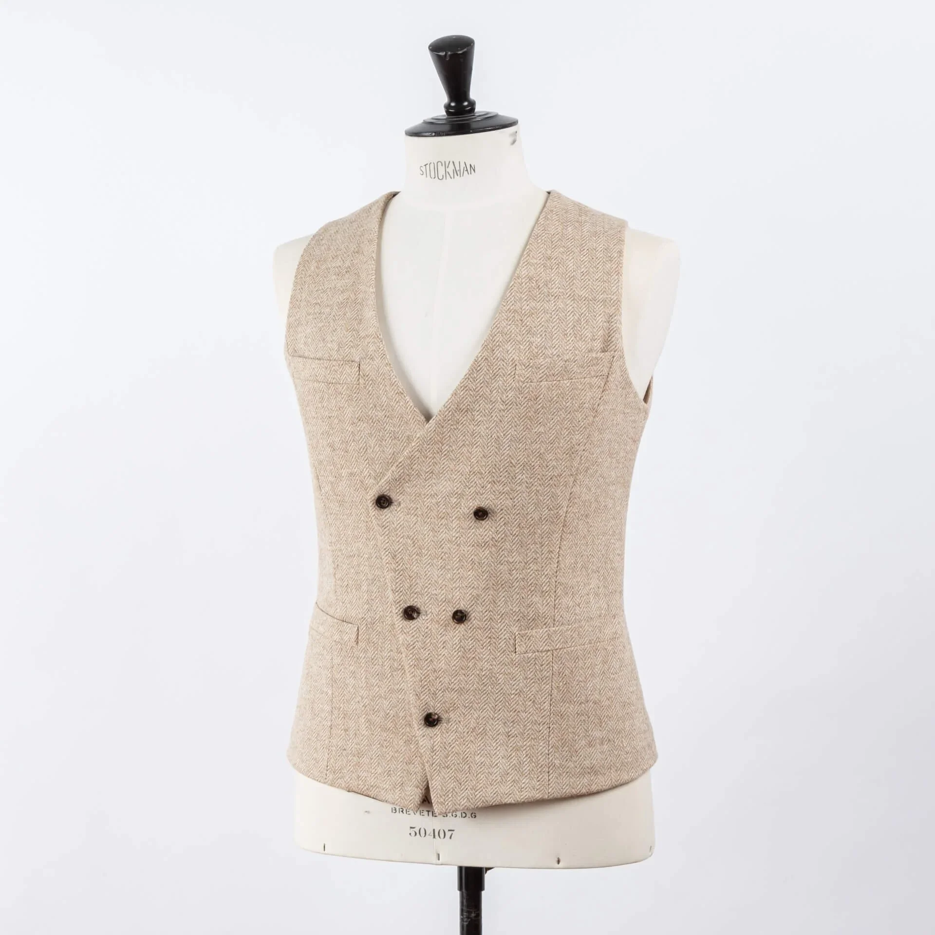 Light sand herringbone gilet asymmetrisch double-breasted model, Sherry Tweed