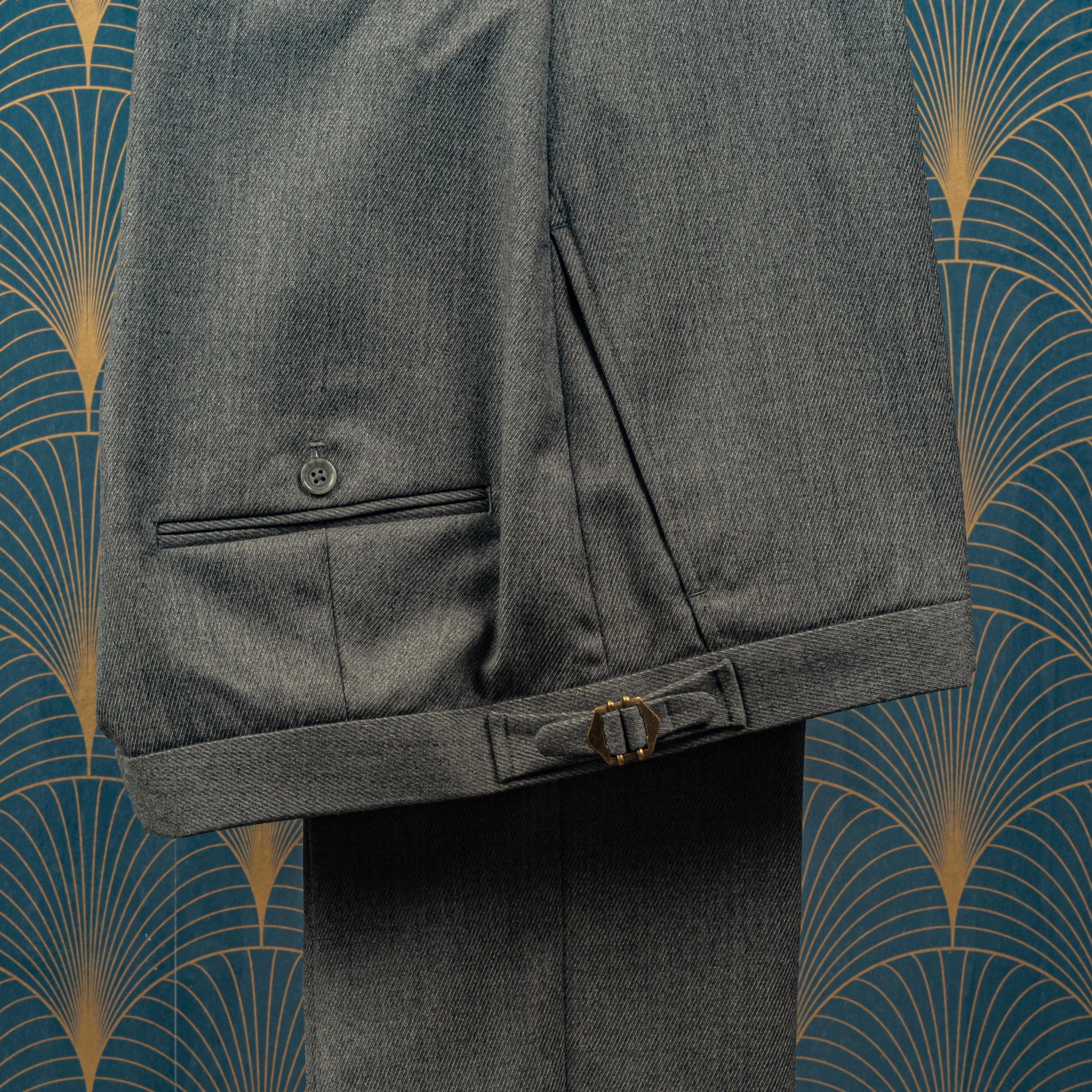 Zandkleurig tweed colbert met lichtgrijze pantalon - Holland & Sherry-12.jpg