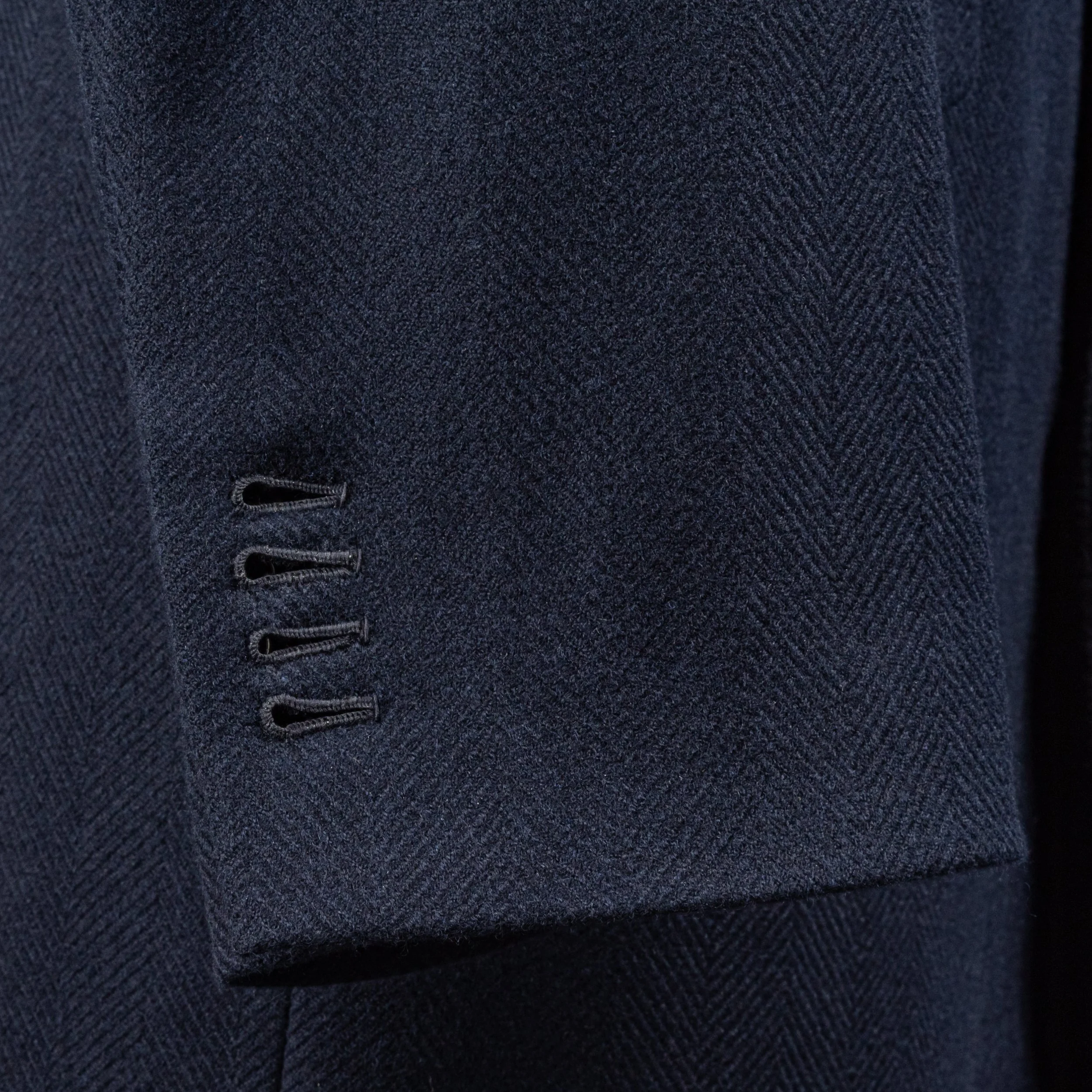 Klassieke overcoat op maat in navy visgraat - Caccioppoli Cashmere & Wool-12.jpg