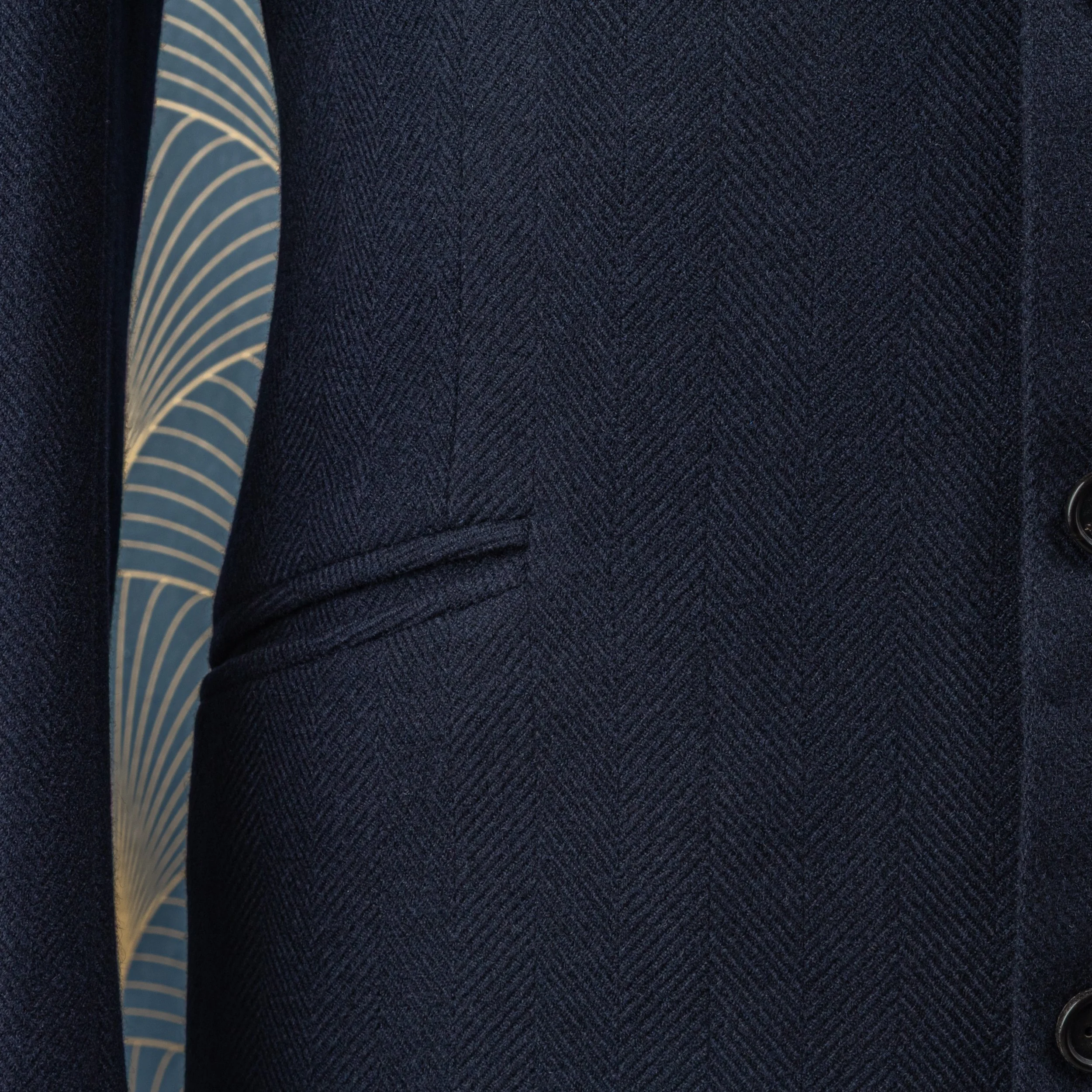 Klassieke overcoat op maat in navy visgraat - Caccioppoli Cashmere & Wool-14.jpg