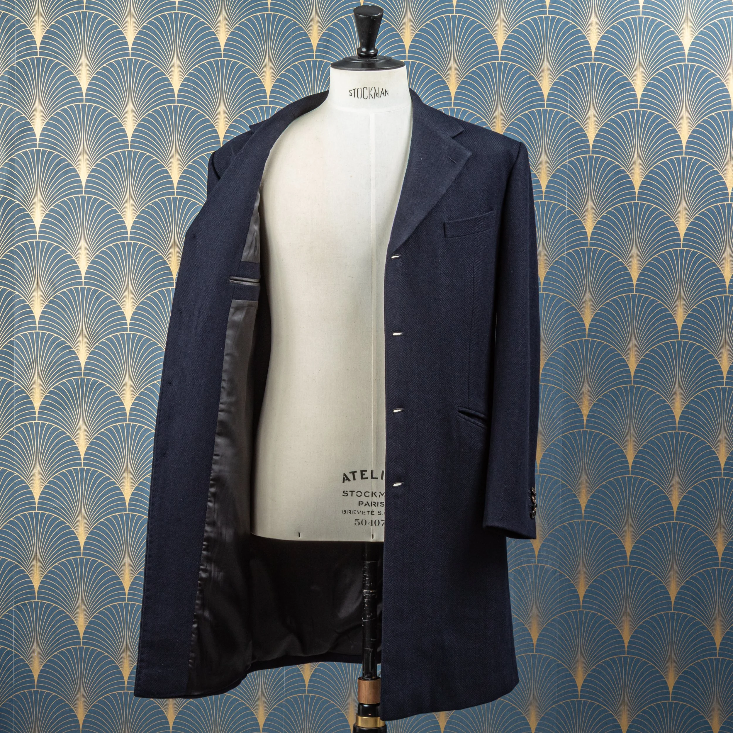 Klassieke overcoat op maat in navy visgraat - Caccioppoli Cashmere & Wool-18.jpg