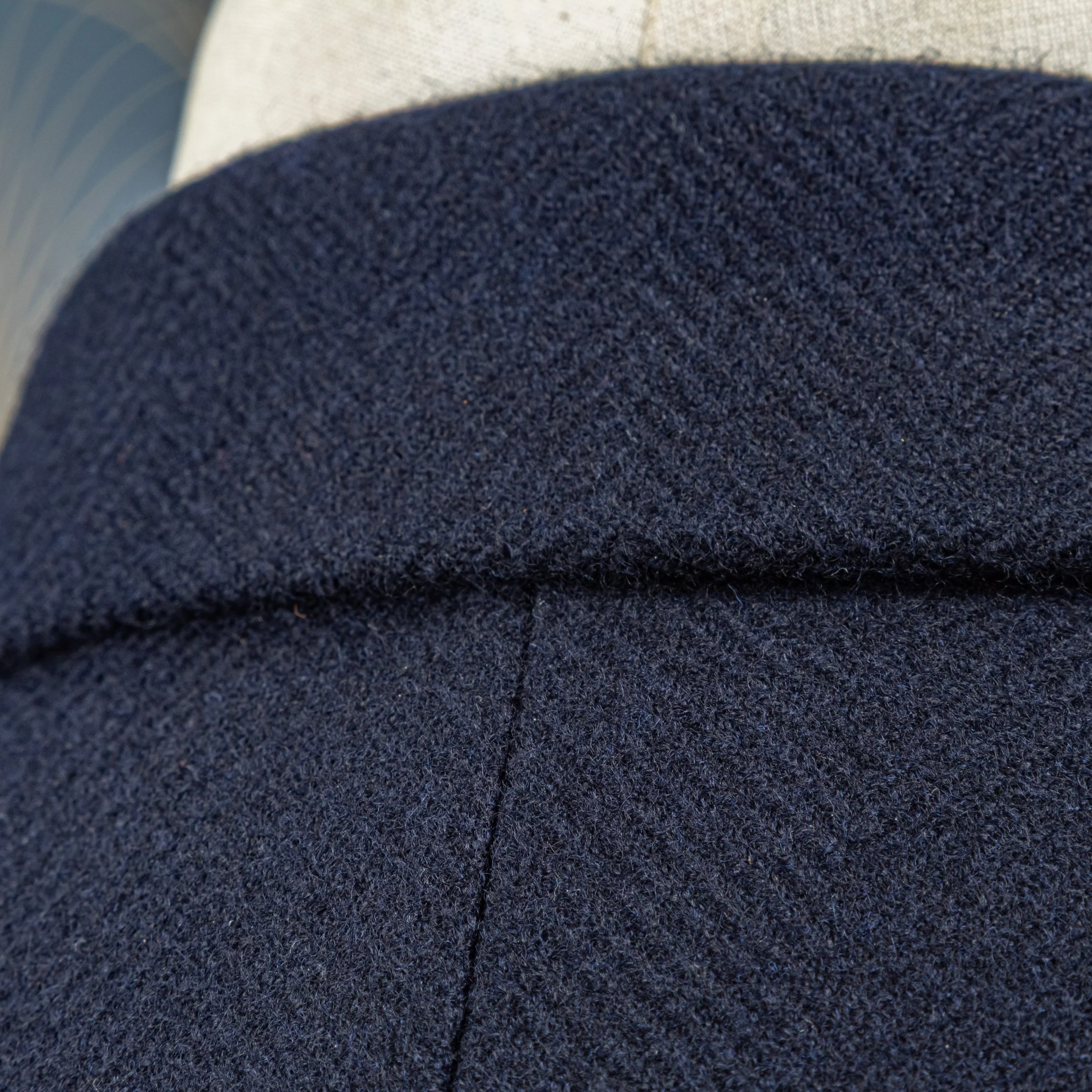 Klassieke overcoat op maat in navy visgraat - Caccioppoli Cashmere & Wool-22.jpg
