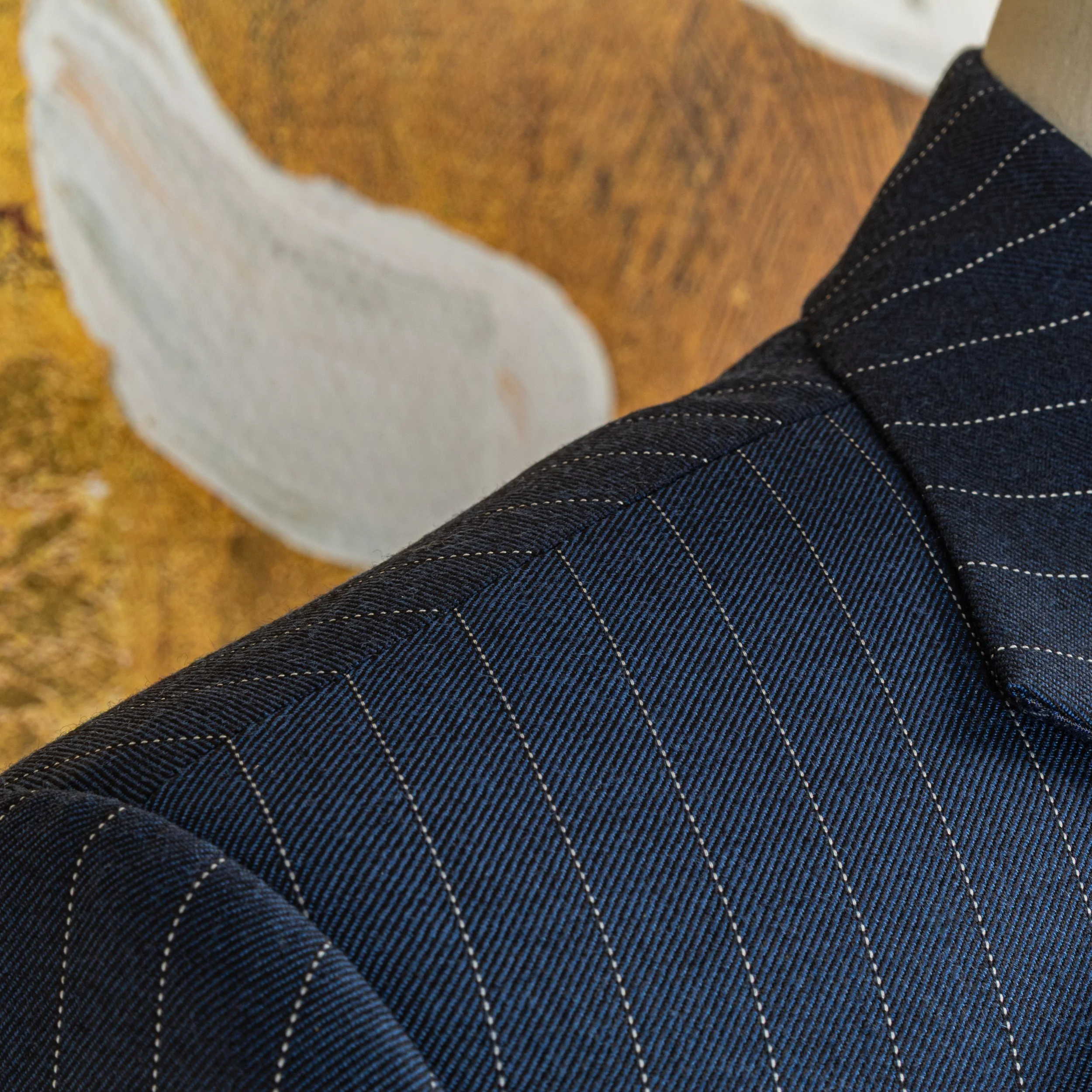 Navy pak op maat met Pin Dot Stripe - Holland & Sherry Intercity-9.jpg