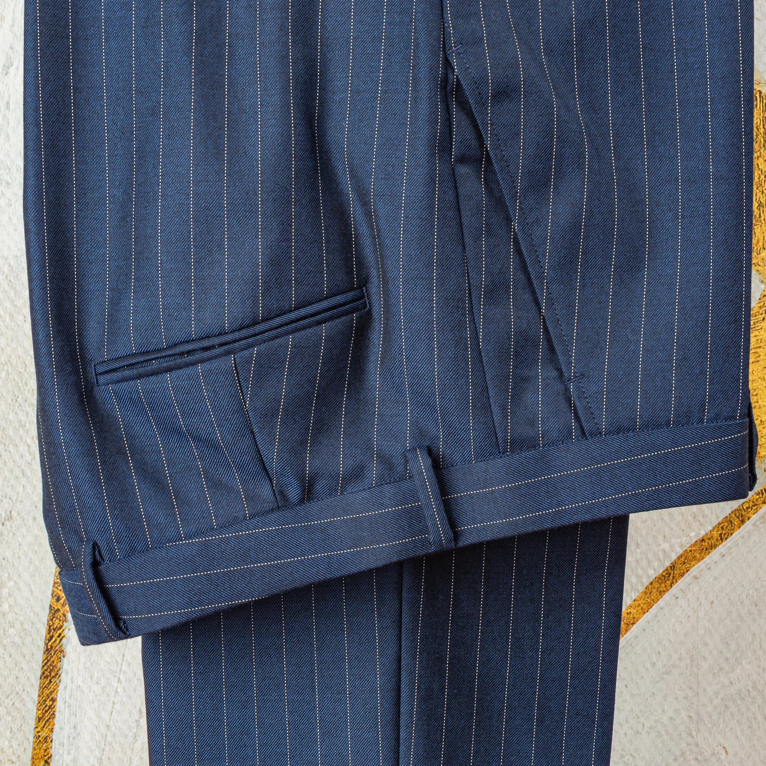 Navy pak op maat met Pin Dot Stripe - Holland & Sherry Intercity-15.jpg