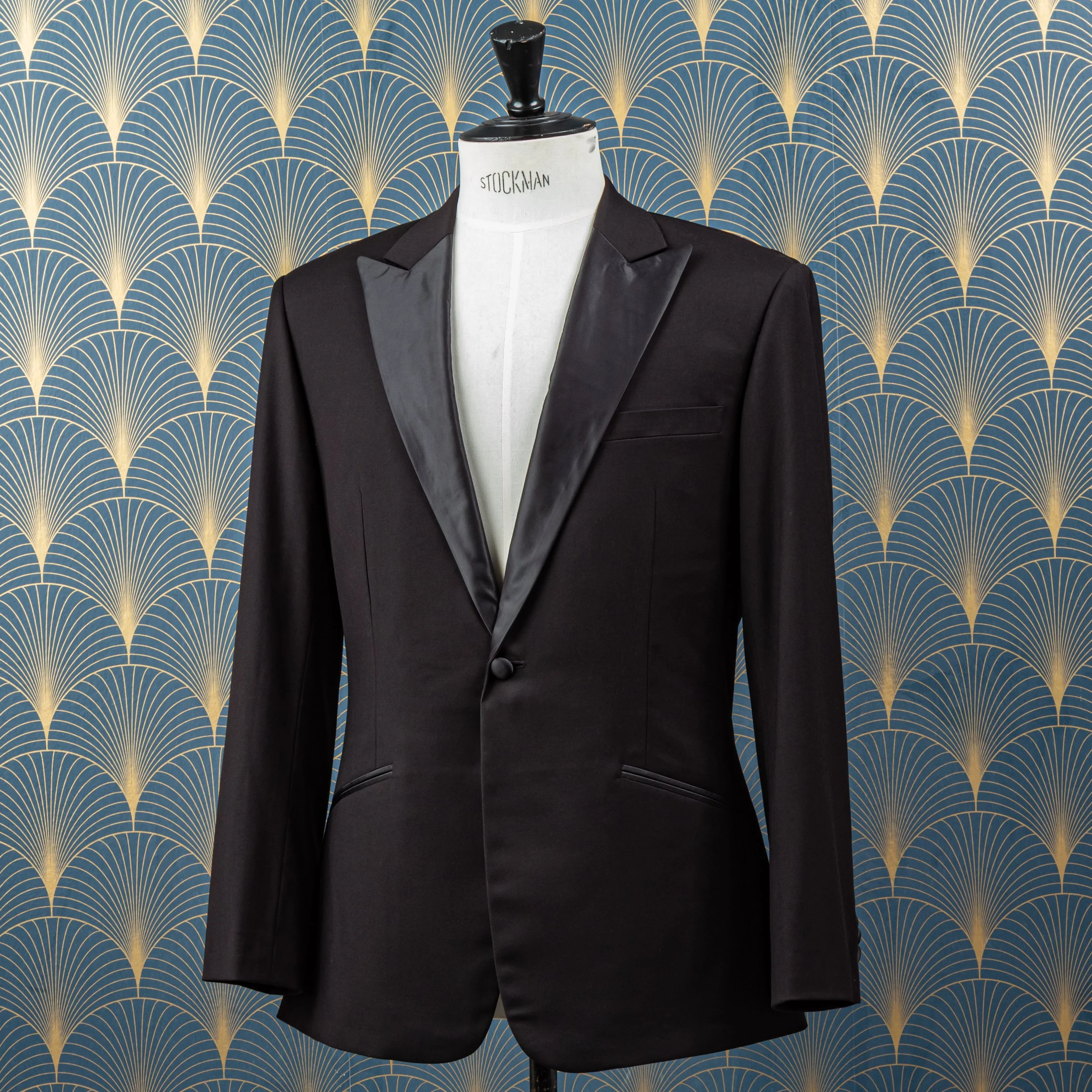 Klassieke smoking op maat met peak lapels - Zwarte merino wol-3.jpg