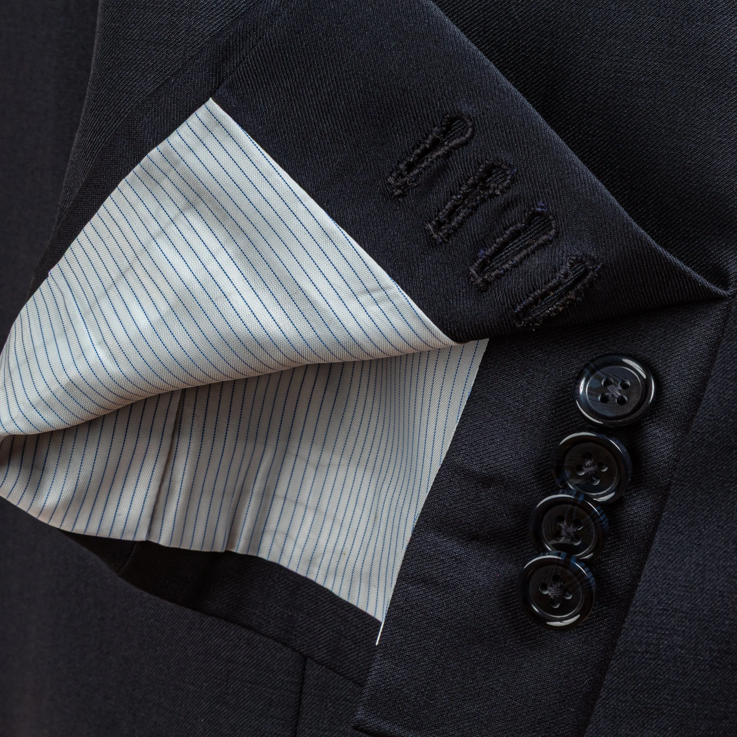 Napolitaans maatpak in Dark Navy - Handgemaakte details-16.jpg