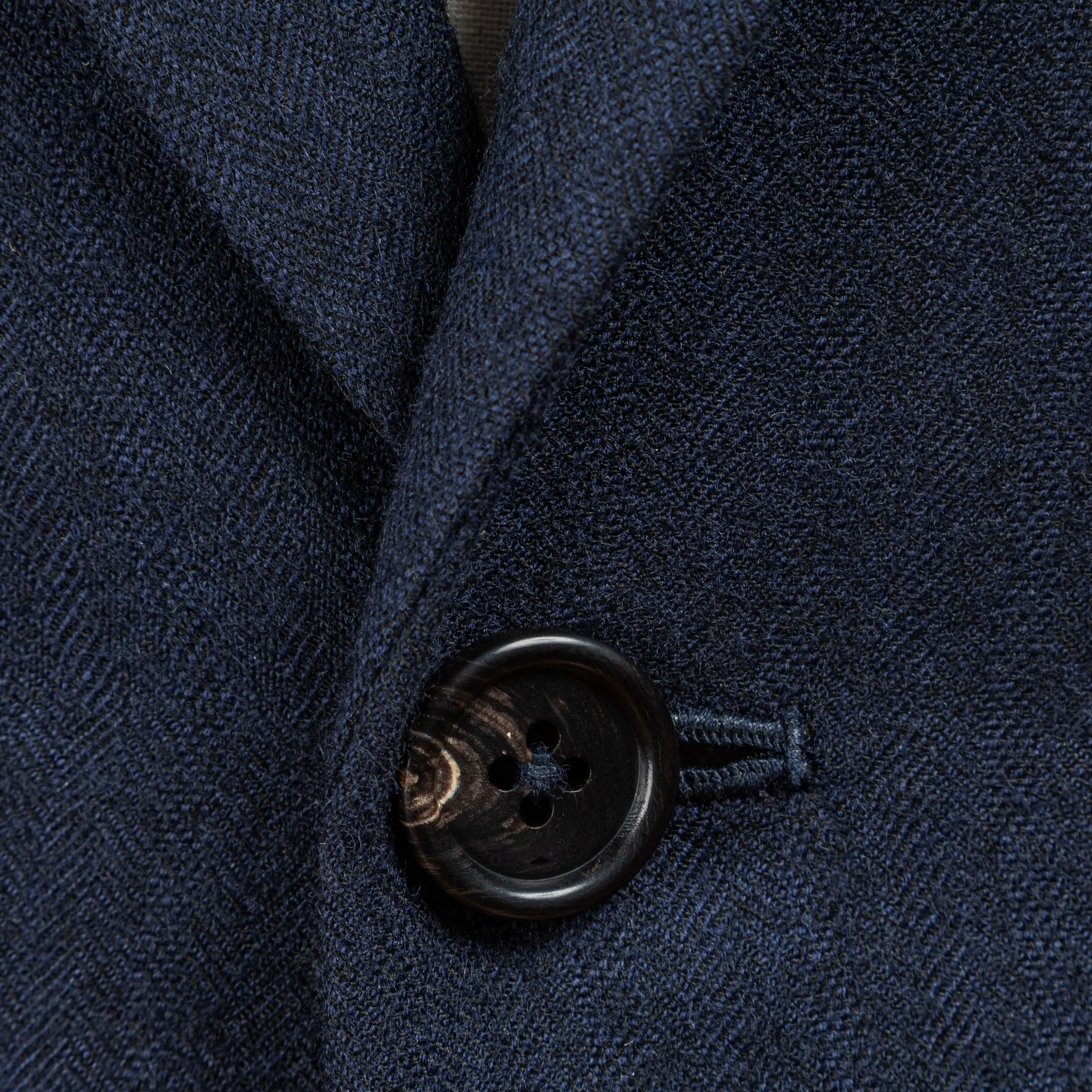 Navy flanellen pak op maat in herringbone - Bateman Ogden-7.jpg