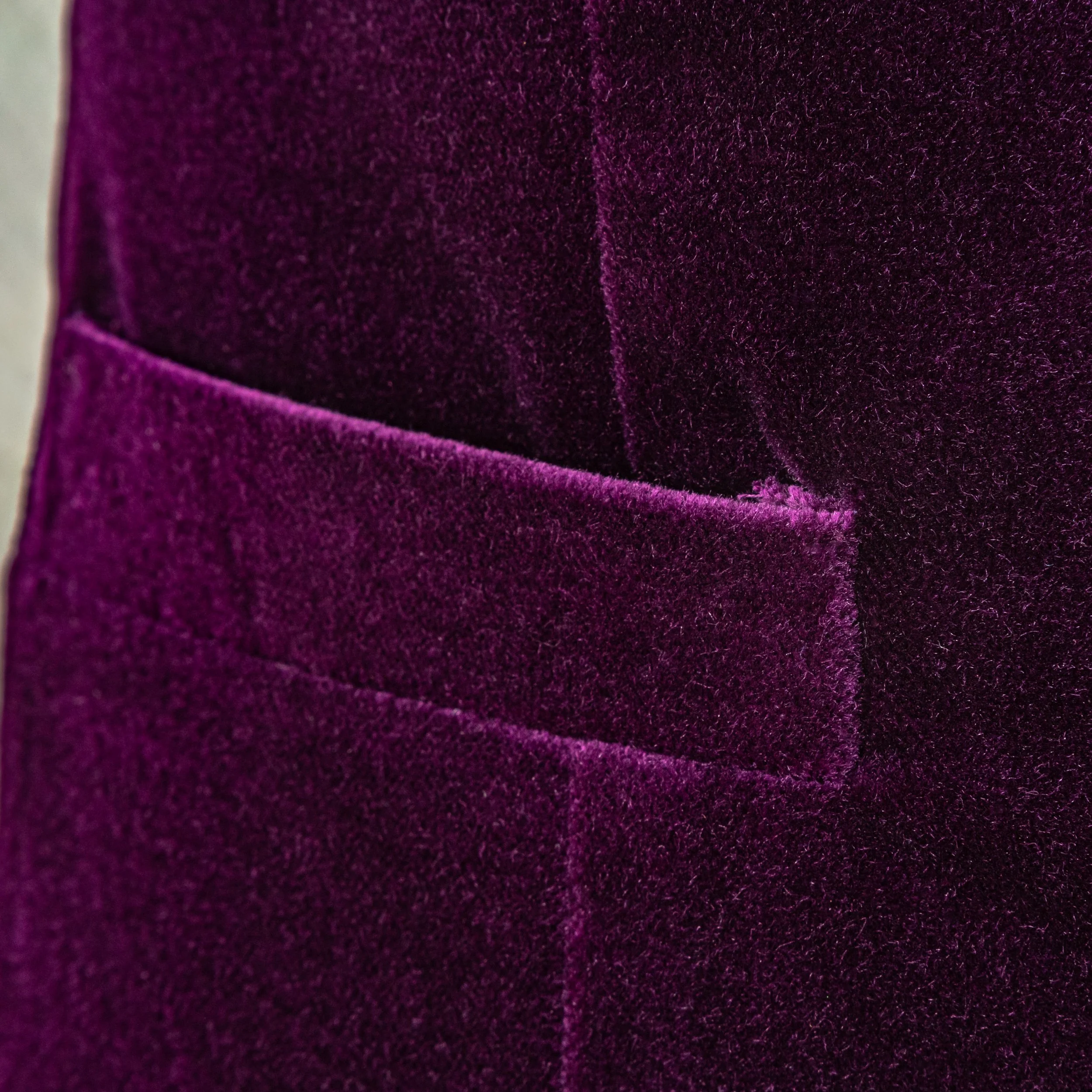 Aubergine Dinner Jacket met Double Breasted Gilet in Fluweel - Holland & Sherry-5.jpg