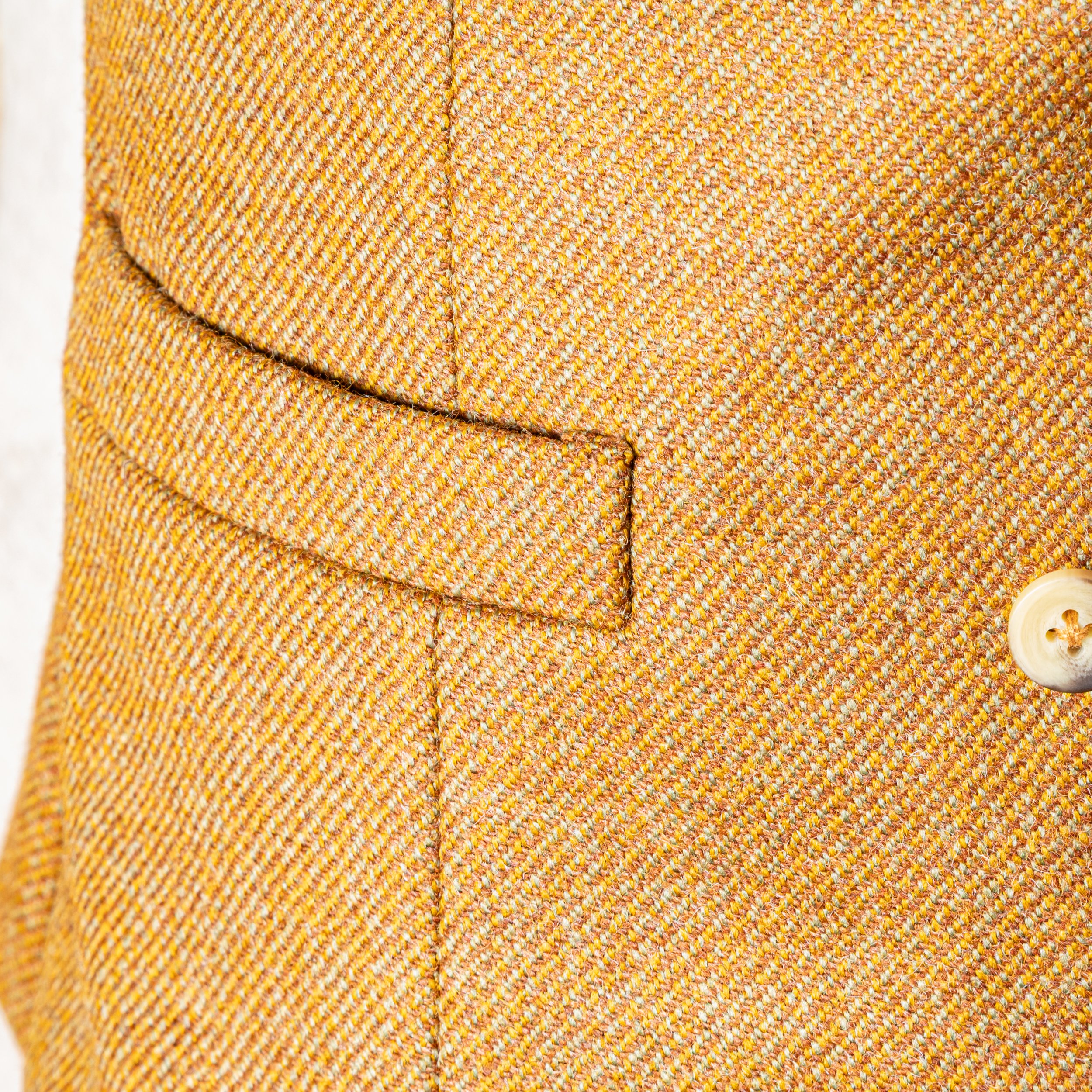 Oranje 3-delig trouwpak met mosterdgeel gilet - Bateman Ogden-20.jpg