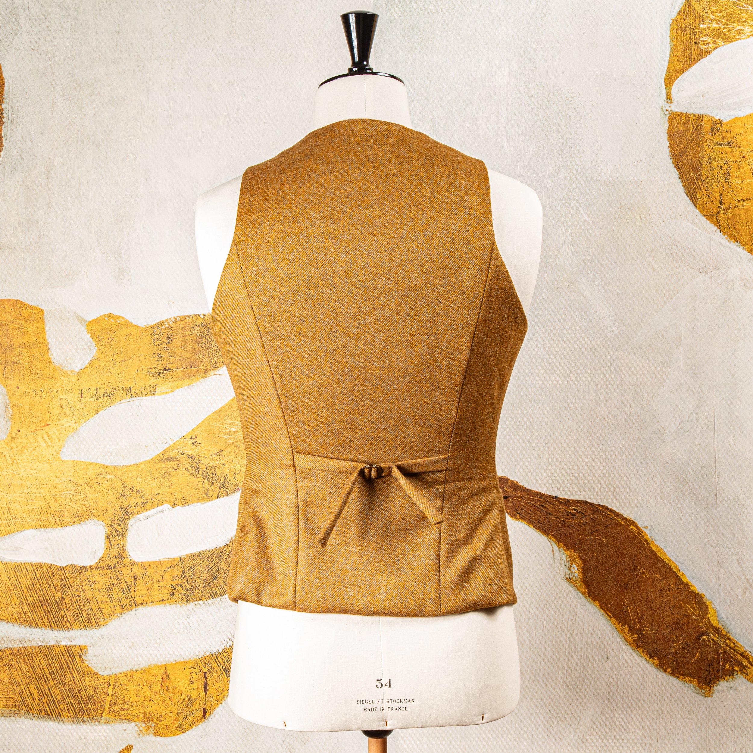 Oranje 3-delig trouwpak met mosterdgeel gilet - Bateman Ogden-21.jpg