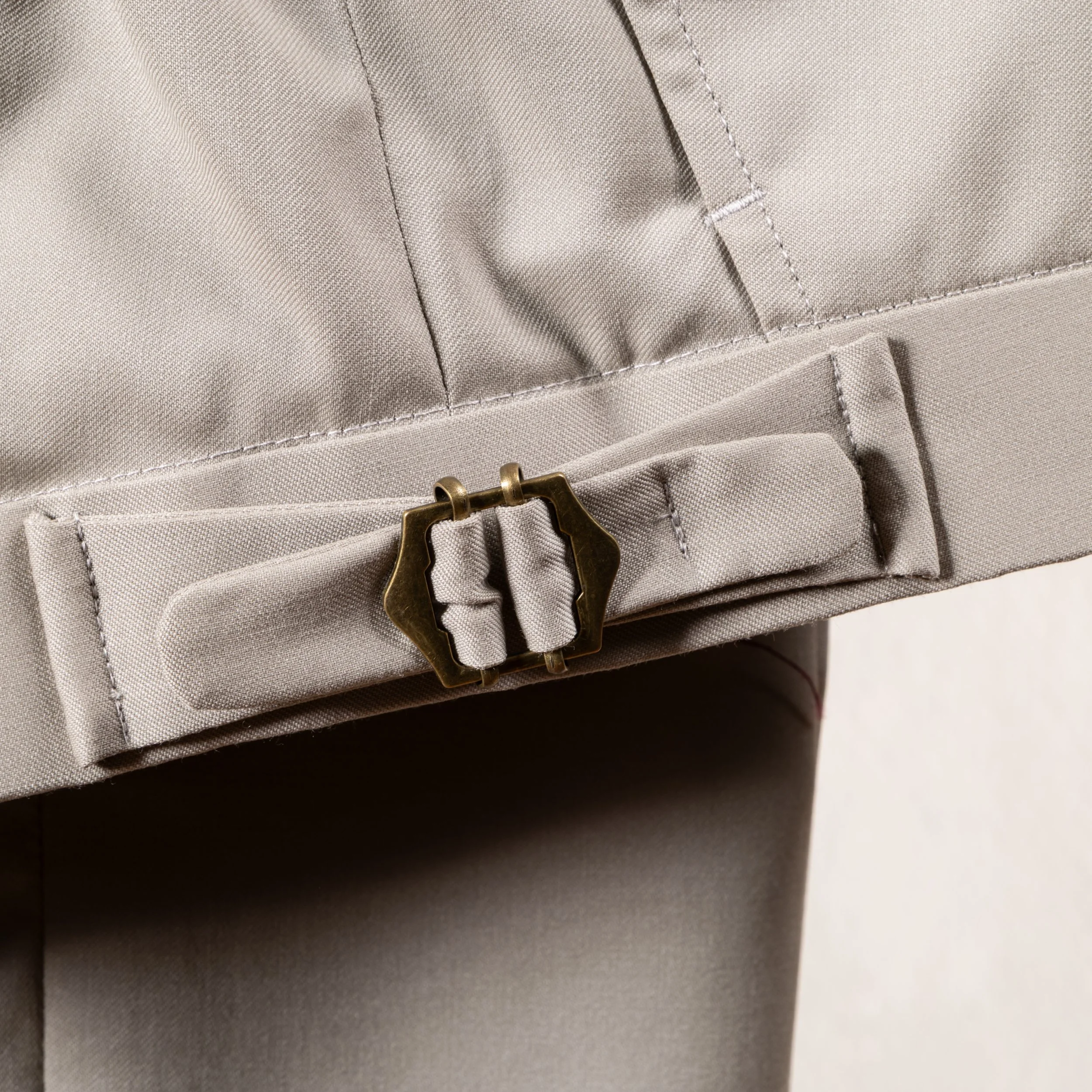 Zomerse pantalon op maat in zandkleurige wol - Caccioppoli Napoli-3.jpg