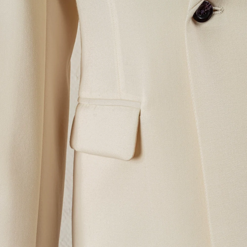 Witte barathea van 370 gram met paarse knoop