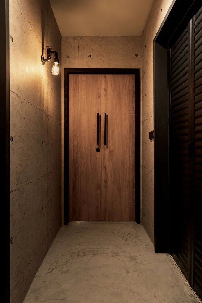Adjustment_Passageway-Doors-Close.jpg