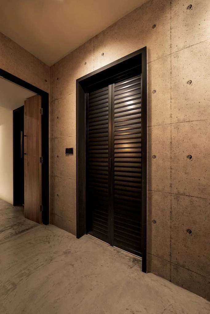Adjustment_Passageway-Angle-Toilet-Door.jpg