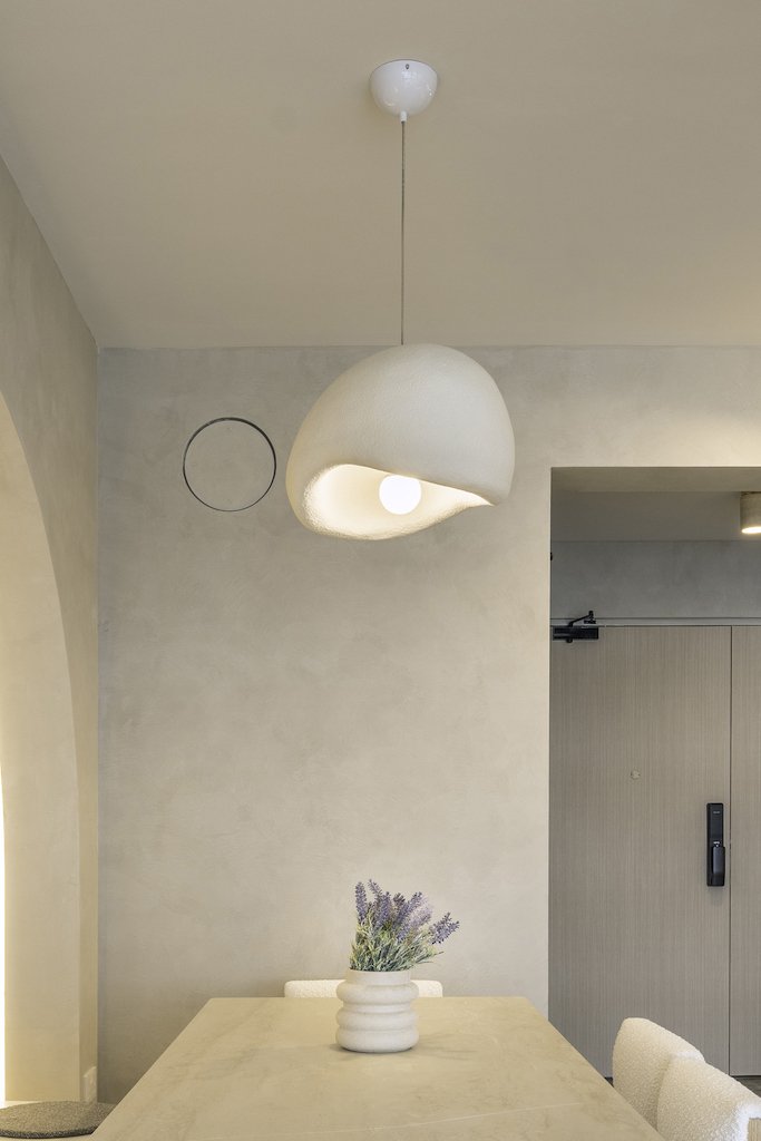 Dining-Details-Plant-and-Lamp copy.jpg